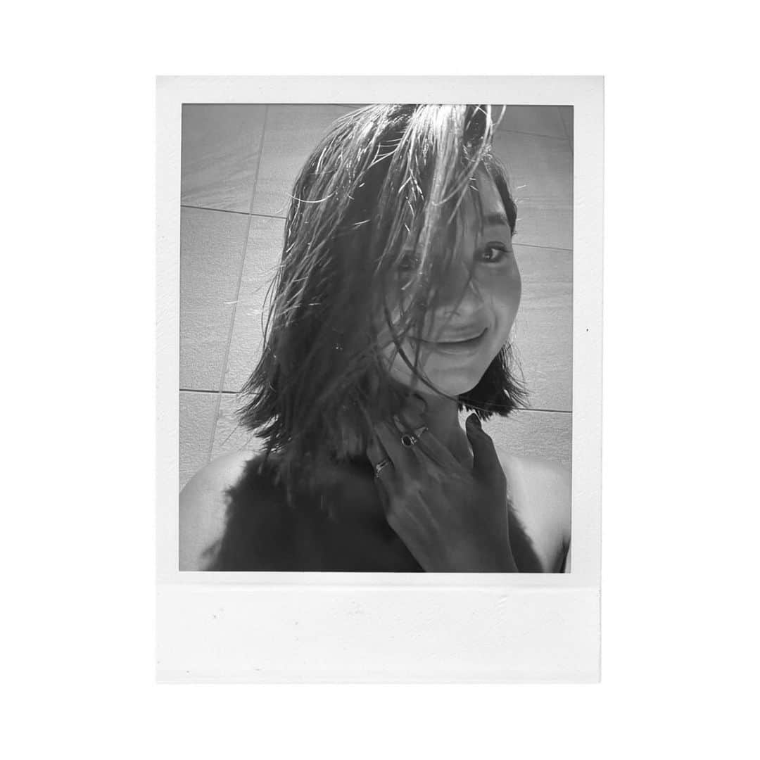 岡田美季さんのインスタグラム写真 - (岡田美季Instagram)「cut✂︎ 痛みすぎてる毛先がまとまらなくて切りたいけどな〜を繰り返していた私。 三四郎くんが背中を押してくれてお任せカット。 スッキリありがとう♡」8月25日 21時02分 - mikiokada0225