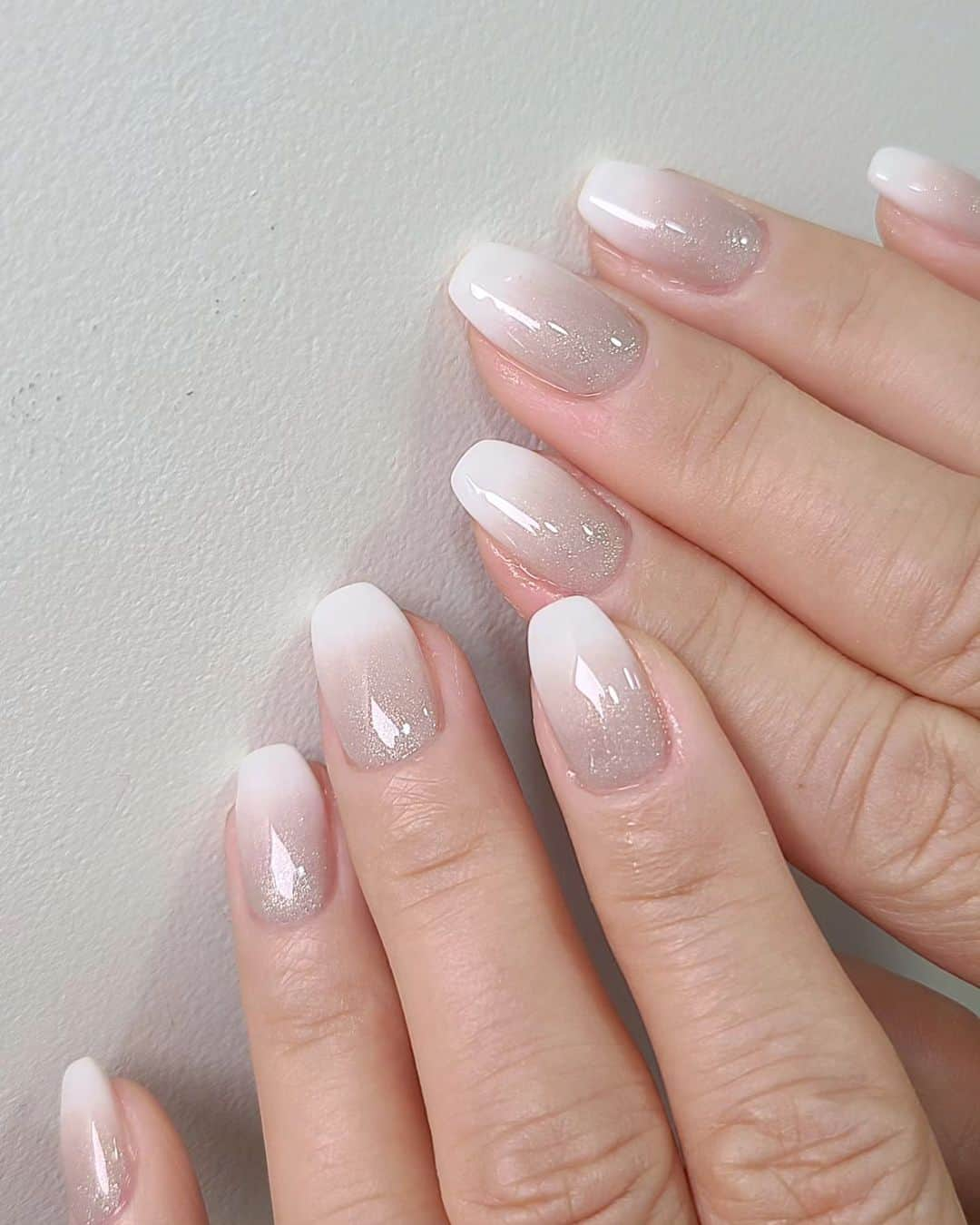 Icegel Nailさんのインスタグラム写真 - (Icegel NailInstagram)「#톤앤무드젤2 323번  시럽화이트 1371.1251번🤍  시럽젤 문의 @icegelnail #아이스젤」8月25日 21時03分 - icegelnail