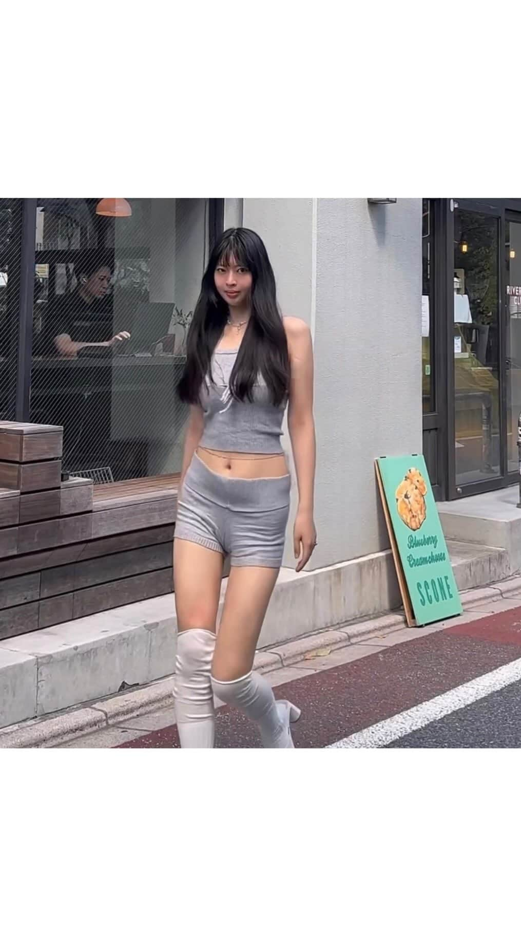 伊藤友奈のインスタグラム：「Thoughts on the  matching material trend?🧸  clothes @shein shoes @hm #fashion#fitchicks#modelwalk #モデルウォーク#プチプラコーデ#ウエストチェーン #ドリーミーコーデ#韓国コーデ#나카메구로#모델 #中目黒カフェ#nakamegurocafe#theworks」