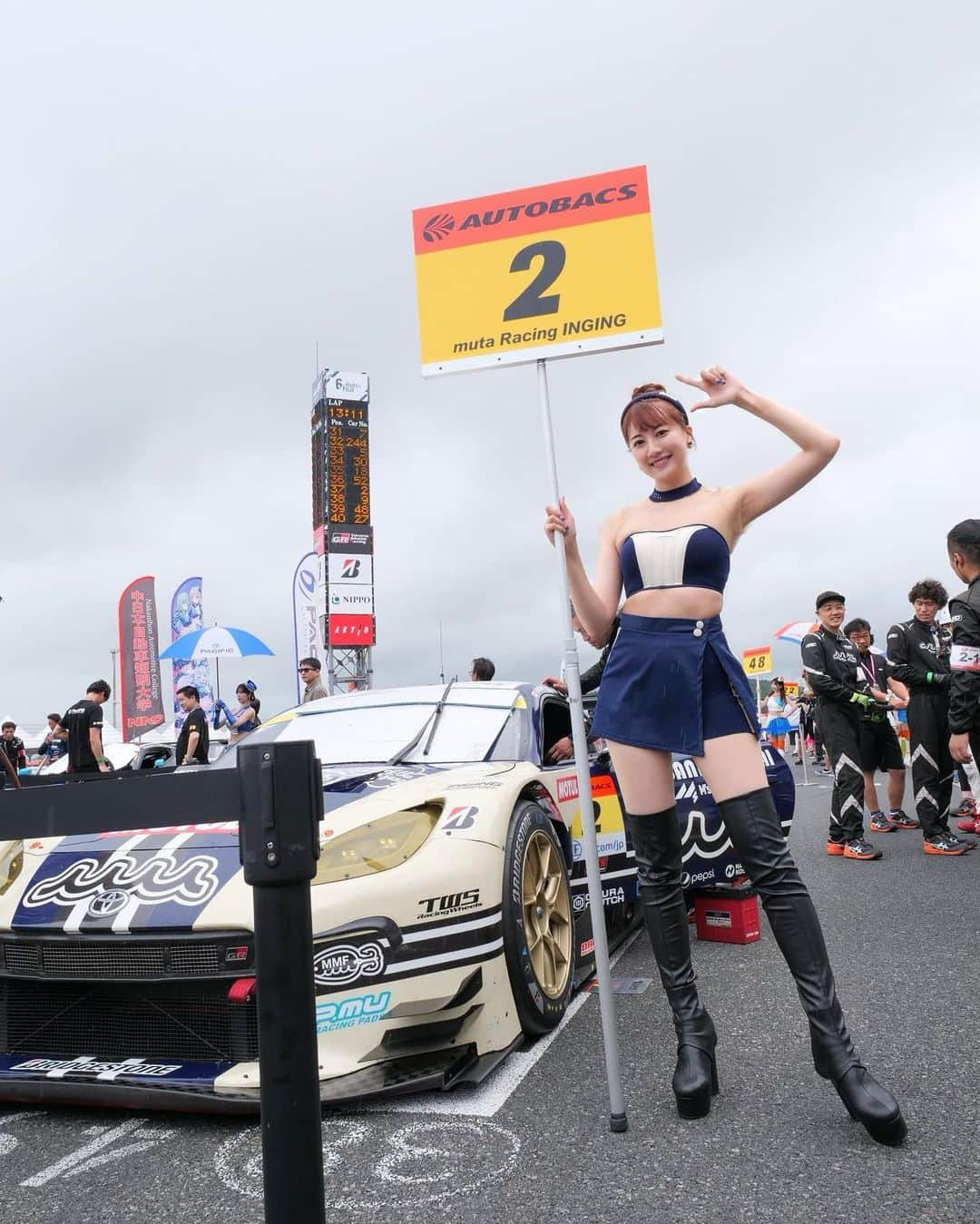 瀬谷ひかるのインスタグラム：「明日からのSUPERGT Rd.5鈴鹿のスケジュールです🎡  あっという間にレースもいよいよ折り返し！早すぎる😫  皆様一緒に2号車の応援よろしくお願いします！！  #supergt #gt300 #muta #mutaracing #mutaracingfairies #gr86gt #ingingmotorsport #racequeen #model #japanesegirl #selfie #サーキット #レースクイーン #モデル #スーパーgt #ロングヘア＃おだんごヘア#モータースポーツ#モータースポーツ好きな人と繋がりたい #高身長女子 #美脚 #自拍 #粉我」