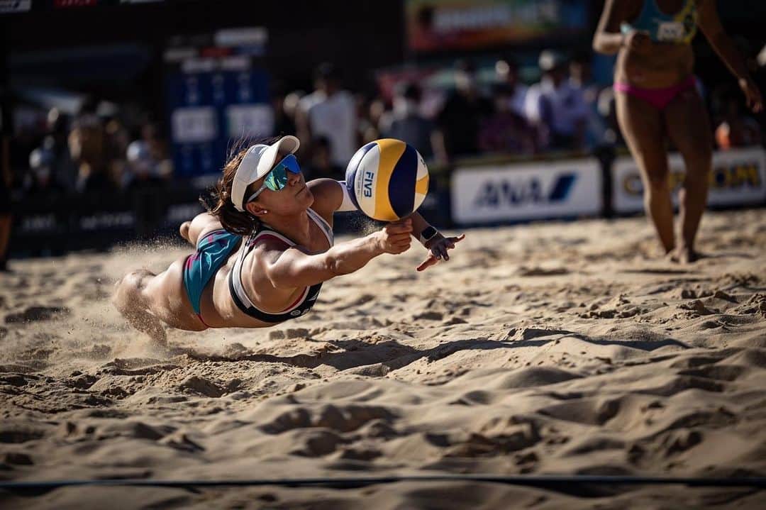 坂口由里香のインスタグラム：「.  Let's go!!  #ビーチバレー #トーヨーメタル #ビーチバレースタイル #beachvolleyball  ©︎BVstyle (@bv_style_media ) いつもかっこいい写真ありがとうございます☺️」