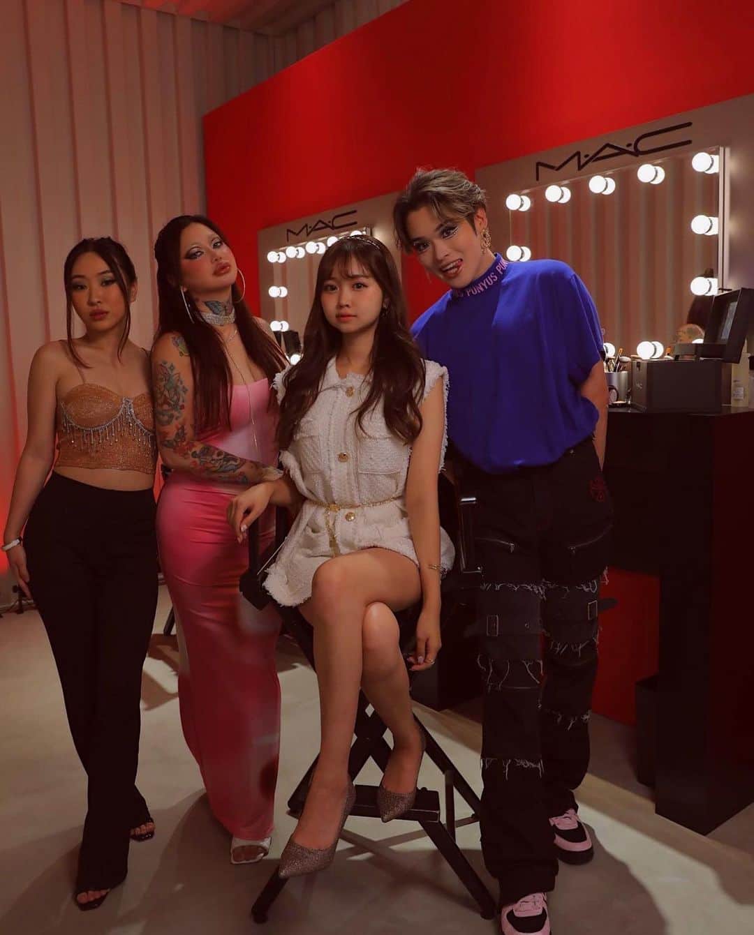 のインスタグラム：「@maccosmeticsjapan  みんなでM.A.Cのイベント❤️🫶🏼 いろーんな方と会えて色んなお話しして 新しいファンデーションのプロダクトも最高すぎて幸せなイベントでしたん❤️✨ . . つや肌ティントファンデ使ってみて！ ほんまに🥺感動するから🧡 . .  #つやティントファンデ #macコスメ　#macstudiopadiance」