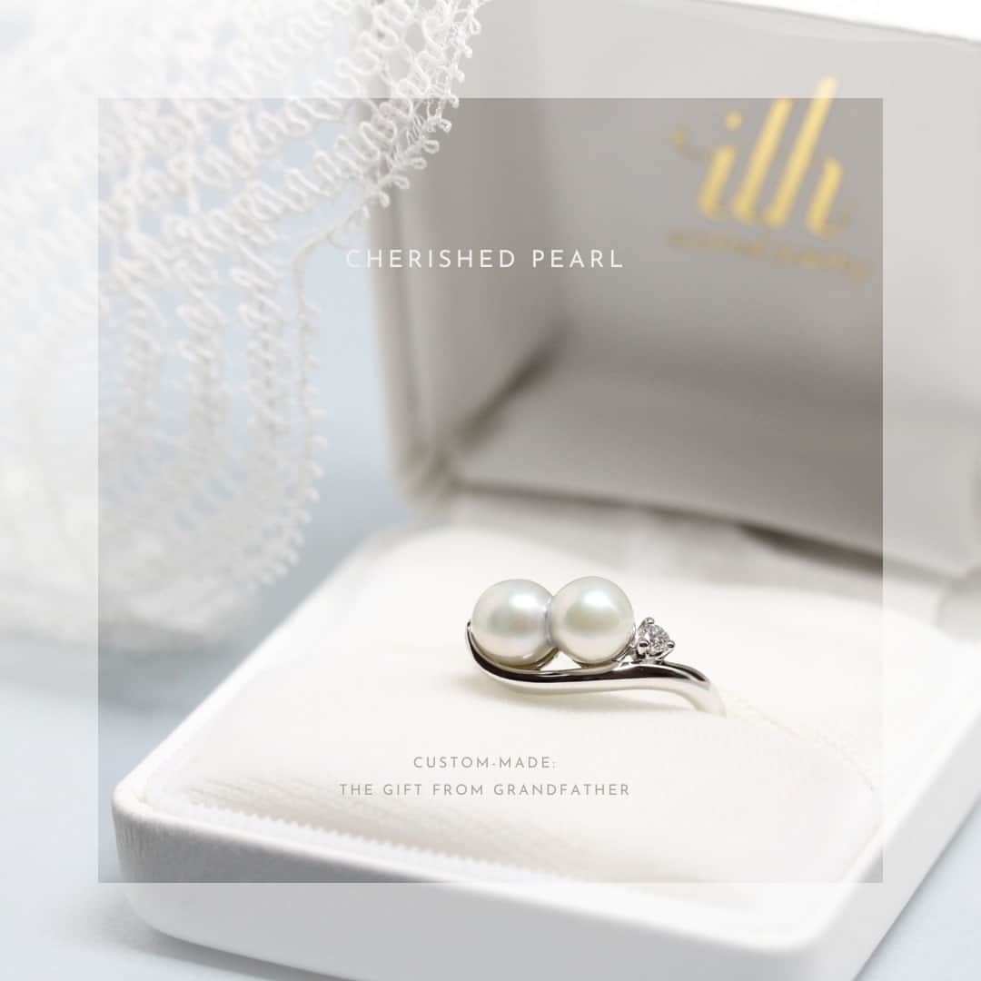 ith / イズ オーダメイド結婚指輪さんのインスタグラム写真 - (ith / イズ オーダメイド結婚指輪Instagram)「おじいさまから贈られた ツインパールでお仕立てした婚約指輪です。  アコヤ真珠の養殖に携わられていた おじいさまが自ら採られたパールだそうで、 成人のお祝いに贈られて以来の “いつかこのパールを使って指輪を作りたい” という夢をついに叶えることに。  お手元が綺麗に見えるように、 そしてパールが際立つように。  カーブしたアームに小さなダイヤモンドを預けて、 うっとりするほど上品で華やかな オンリーワンの婚約指輪をお仕立てしました。  ▽ 指輪について 婚約指輪：フルオーダーメイド Pt950：都度お見積もりを承ります  お問い合わせコード：23891  ***********************************  ⧉ ith 公式WEB  @ith_marriage アカウントTOPへ 　 ☞ プロフィールURLをタップ  ⧉ 暮らしに寄り添うジュエリー  ith online store ☞  @ith_jewelry   ***********************************  #結婚指輪 #マリッジリング  #婚約指輪 #エンゲージリング #カスタマイズ #オーダーメイド #手仕事 #職人 #アトリエ  #パール #家族 #オンリーワン #パール #ダイヤ #プラチナ #福岡天神 #大名」8月25日 21時20分 - ith_marriage