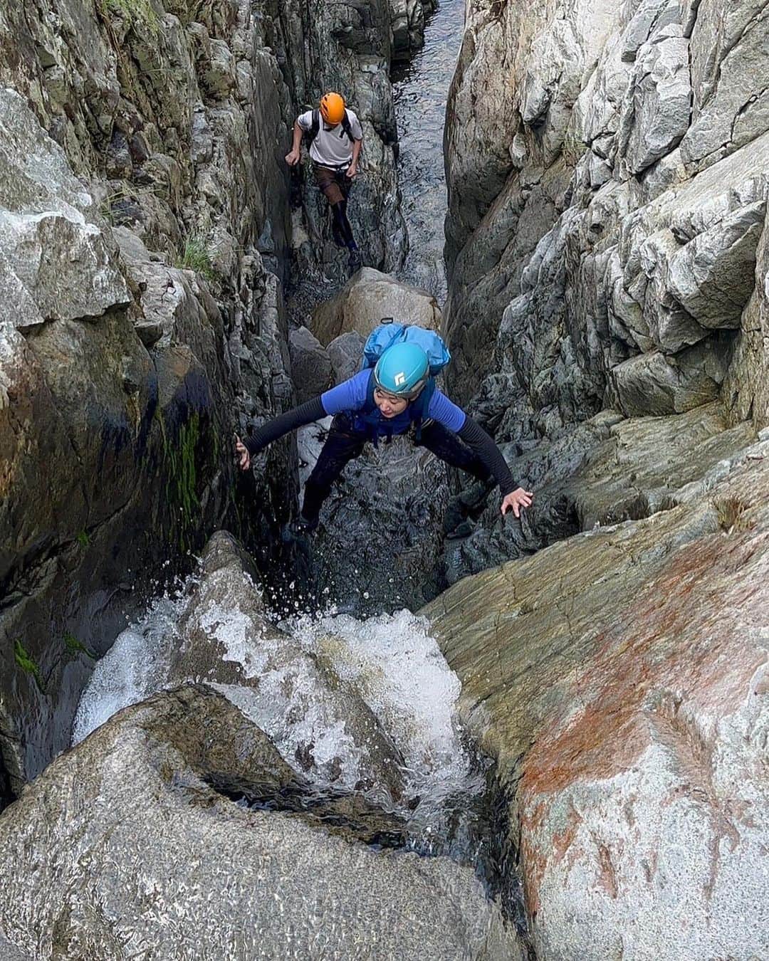 尾上彩のインスタグラム：「米子沢🌿 ・ ・ ・ @patagoniajp @patagonia_climb #climbing #climblikeagirl #bouldering #クライミング #ボルダリング #沢登り」