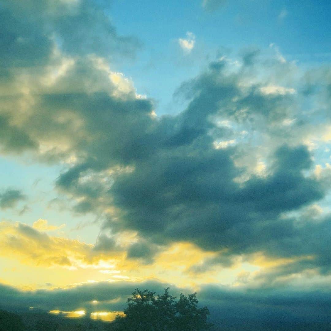内田 菜々のインスタグラム：「* *  🟠  #sunset #skyphotography   * *」