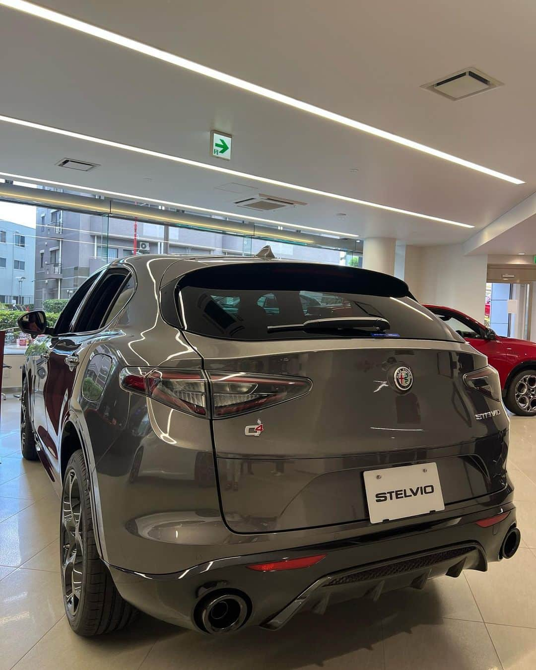 吉川桃さんのインスタグラム写真 - (吉川桃Instagram)「💚🤍❤️  Alfa Romeo🇮🇹  #alfaromeo  #stelvio  #tonale  #ホイールのデザイン好き 🐍  @alfa_romeo_ikebukuro」8月25日 21時26分 - mmoo.3509