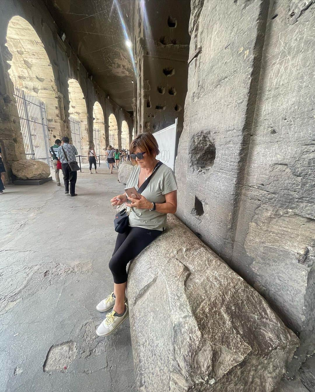 リンダ・モルセッリさんのインスタグラム写真 - (リンダ・モルセッリInstagram)「Dentro al Colosseo 🏟️.  Così vi risparmio le 4 ore di fila 🫶.  Ci siete mai stati?   📍 28/06/23 , Roma w/ @parenti.giovanna」8月25日 21時28分 - lalindaa