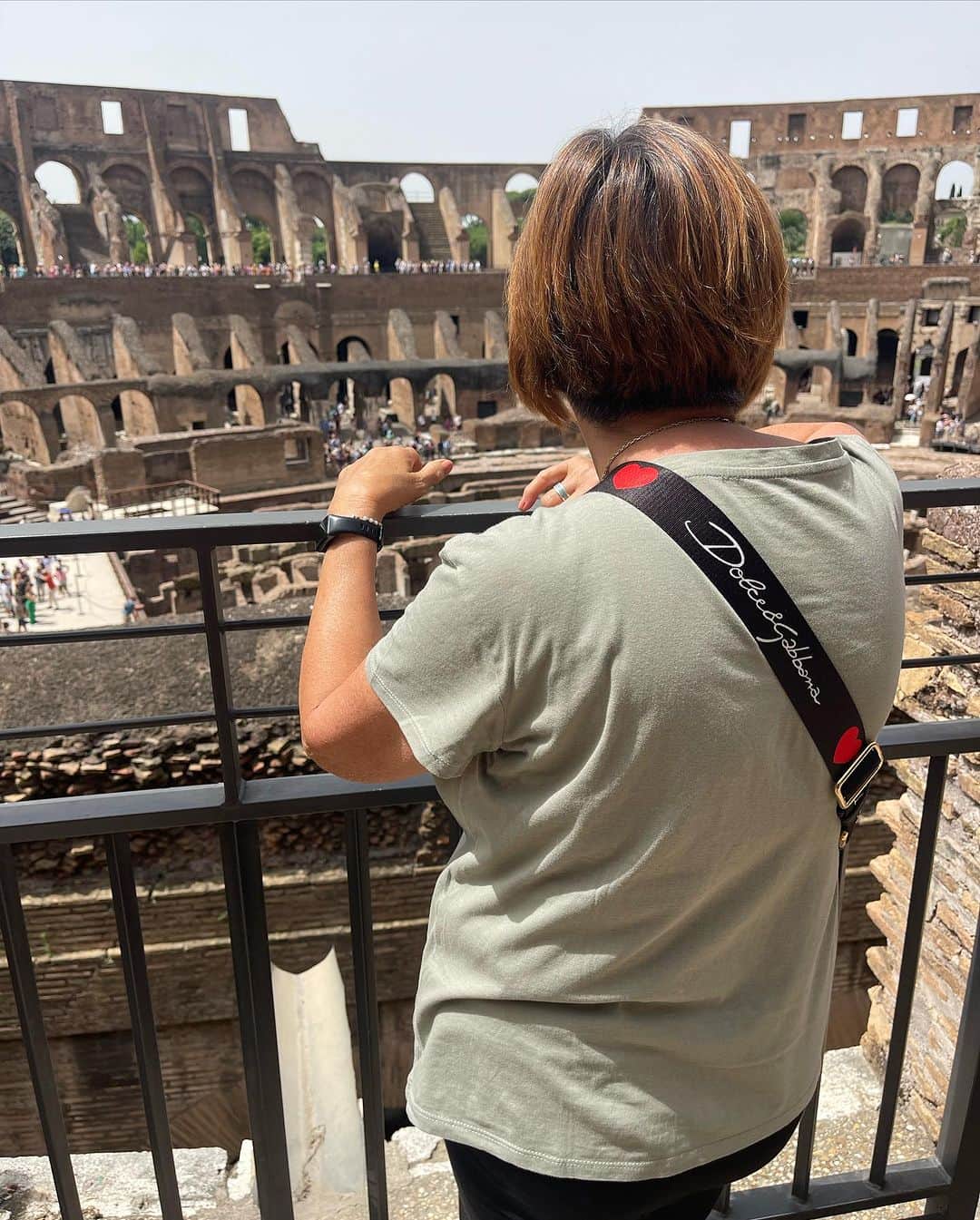 リンダ・モルセッリさんのインスタグラム写真 - (リンダ・モルセッリInstagram)「Dentro al Colosseo 🏟️.  Così vi risparmio le 4 ore di fila 🫶.  Ci siete mai stati?   📍 28/06/23 , Roma w/ @parenti.giovanna」8月25日 21時28分 - lalindaa