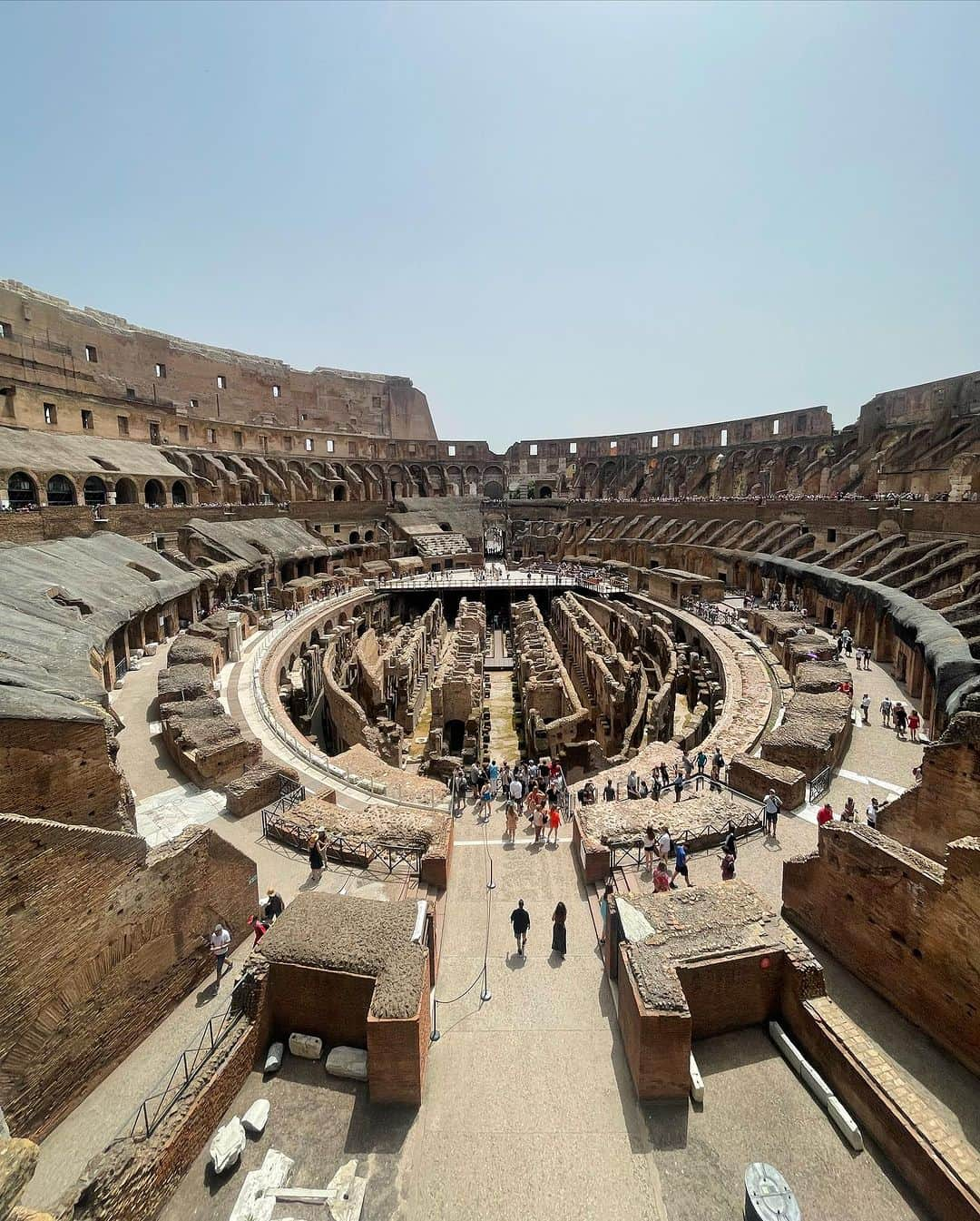 リンダ・モルセッリさんのインスタグラム写真 - (リンダ・モルセッリInstagram)「Dentro al Colosseo 🏟️.  Così vi risparmio le 4 ore di fila 🫶.  Ci siete mai stati?   📍 28/06/23 , Roma w/ @parenti.giovanna」8月25日 21時28分 - lalindaa