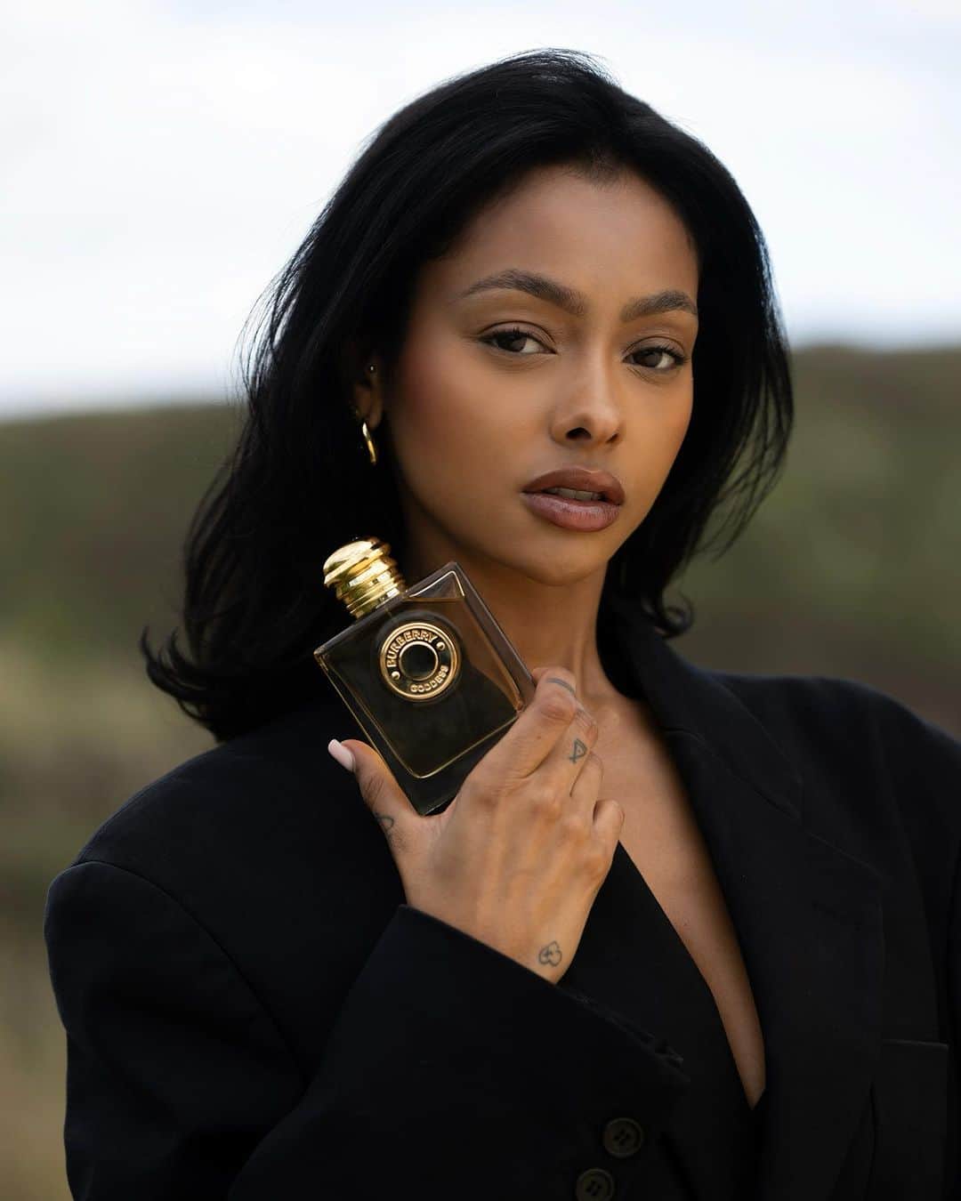 ジェイデ・ピアスさんのインスタグラム写真 - (ジェイデ・ピアスInstagram)「AD | @burberrybeauty Goddess Eau De Parfum. A unique, gorgeous gourmand fragrance led by a trio of vanillas, enriched with notes of lavender and the first of their fragrances to have a bottle designed to be refilled.  @johnlewis #Ad #BurberryBeauty #BurberryGoddess」8月25日 21時38分 - jaydepierce