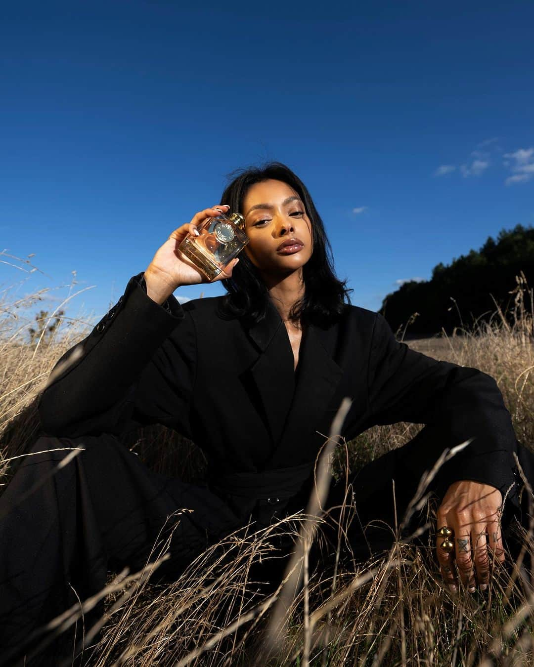 ジェイデ・ピアスのインスタグラム：「AD | @burberrybeauty Goddess Eau De Parfum. A unique, gorgeous gourmand fragrance led by a trio of vanillas, enriched with notes of lavender and the first of their fragrances to have a bottle designed to be refilled.  @johnlewis #Ad #BurberryBeauty #BurberryGoddess」