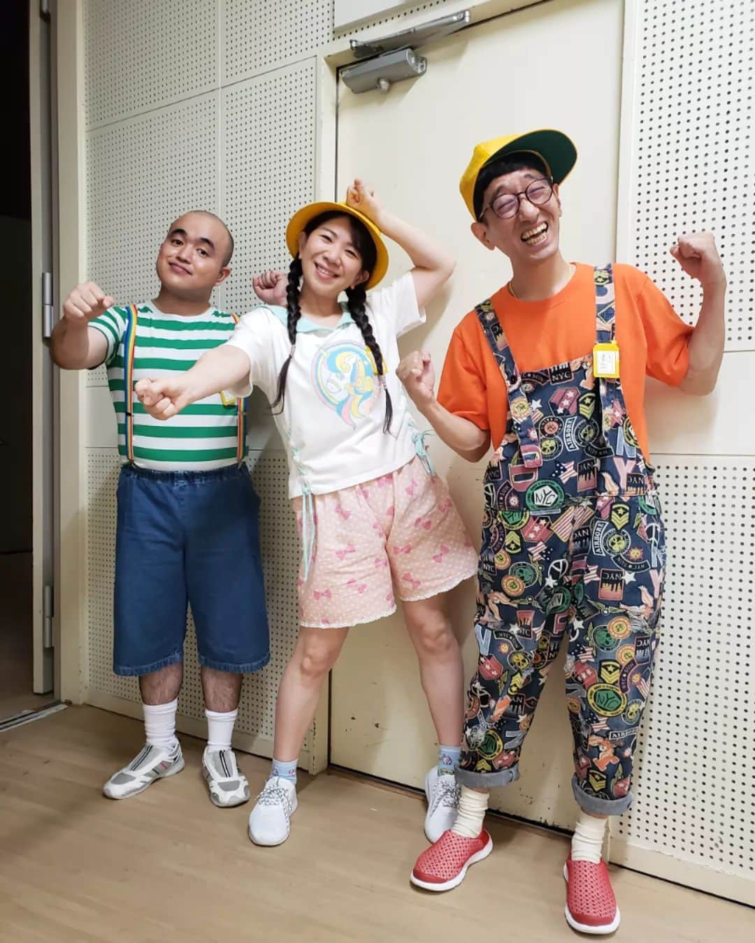 服部ひで子さんのインスタグラム写真 - (服部ひで子Instagram)「8/20(日)は、愛媛県県民文化会館で酒井藍座長の新喜劇でした(* ´ ▽ ` *)ﾉ✨  めちゃくちゃ大きいホールで感動～！💡  ボンさんと多和田さんと、小学生役でした😉🎒🎒🎒✨  #吉本新喜劇  #愛媛県県民文化会館  #ボンざわーるど #多和田上人 #服部ひで子」8月25日 21時42分 - hideko_hattori