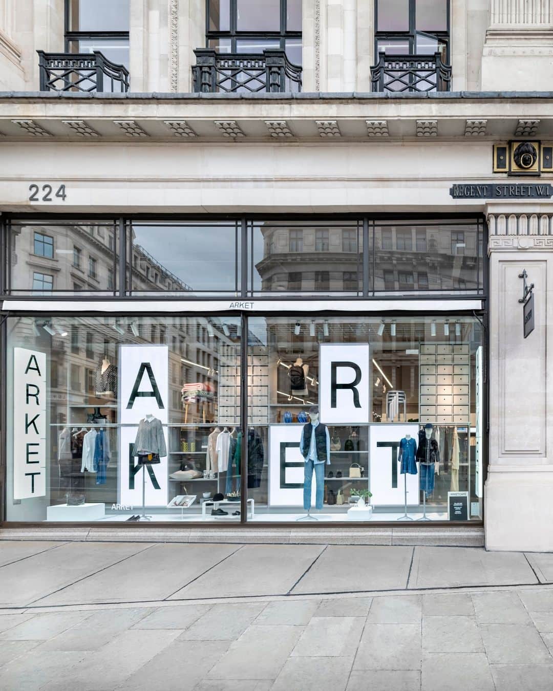 ARKETさんのインスタグラム写真 - (ARKETInstagram)「Today we re-launch our London flagship store on Regent Street. Nearly exactly 6 years after its original opening, we open our doors with exciting updates to make your in-store experience an even better one. We hope to see you there soon. Find your nearest store and cafe: link in bio. - #ARKET」8月25日 22時15分 - arketofficial