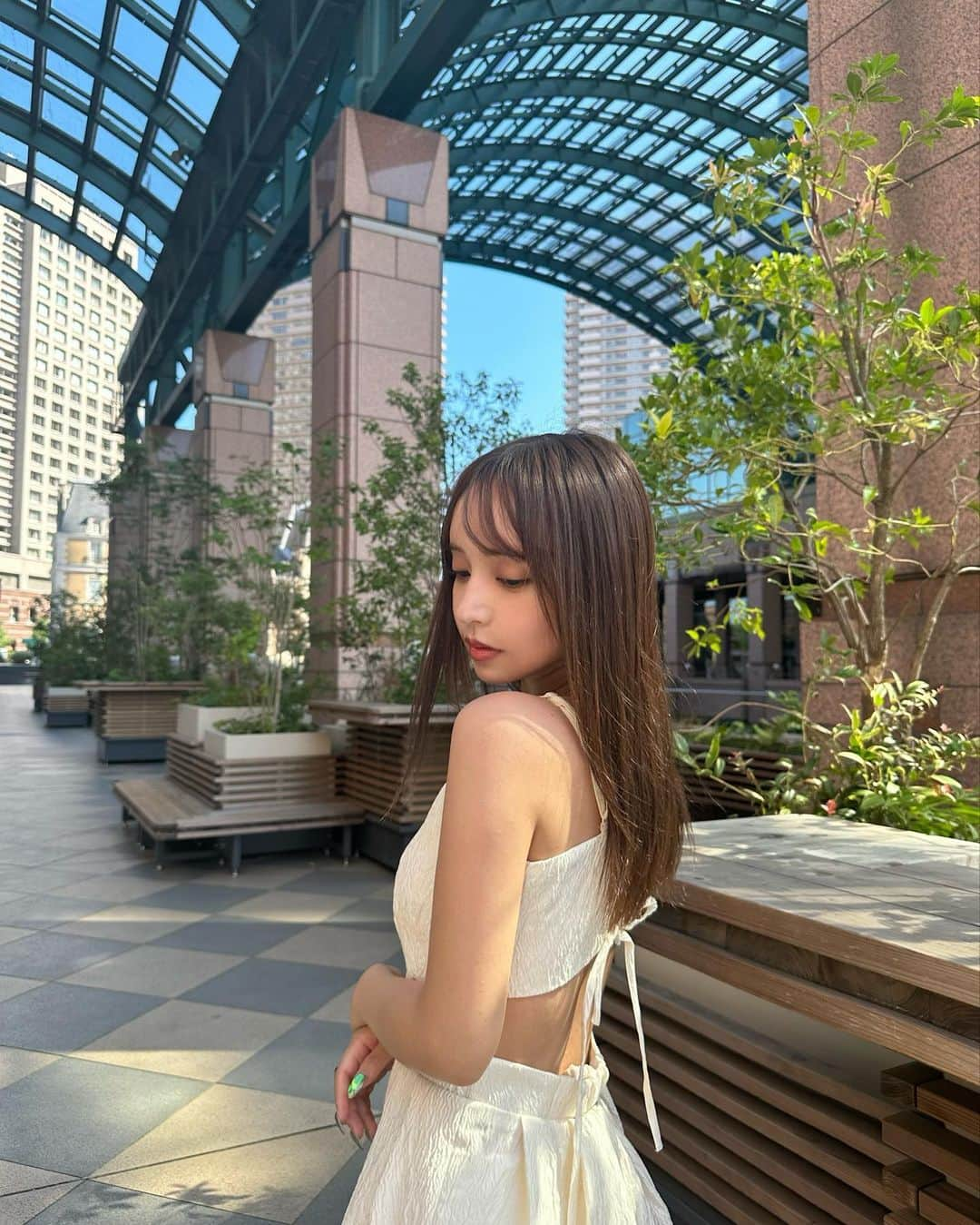 平尾優美花（ゆみちぃ）さんのインスタグラム写真 - (平尾優美花（ゆみちぃ）Instagram)「背中空きがとっても可愛い @stylevoice_official の新作ワンピ🤍 ホワイトにしたけど、ガーリーすぎず抜け感出て大人に着れる〜  ZOZOTOWNで買えるよ☺︎  #STYLEVOICE#スタイルヴォイス#Stylevoiceforxxx#スタイルヴォイスフォー#ジャガードワンピース#キャミワンピ#148cm #148cmコーデ#ちびコーデ#pr」8月25日 21時46分 - hirao_yumika