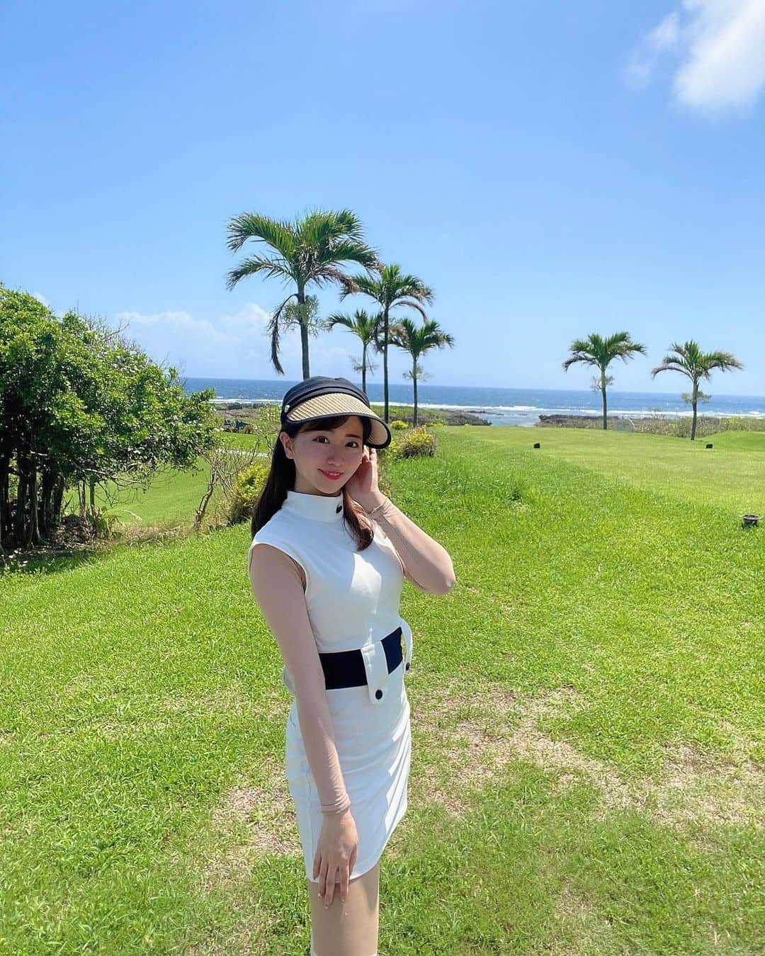 のインスタグラム：「お盆休みは🌴 宮古島の行ってみたかった シギラに⛳️🌺  リゾート🏝️って感じのゴルフ場の雰囲気が最高だったよーぉ❤️ 海もきれいすぎたぁー🥰  👚 @jointspace_golf」