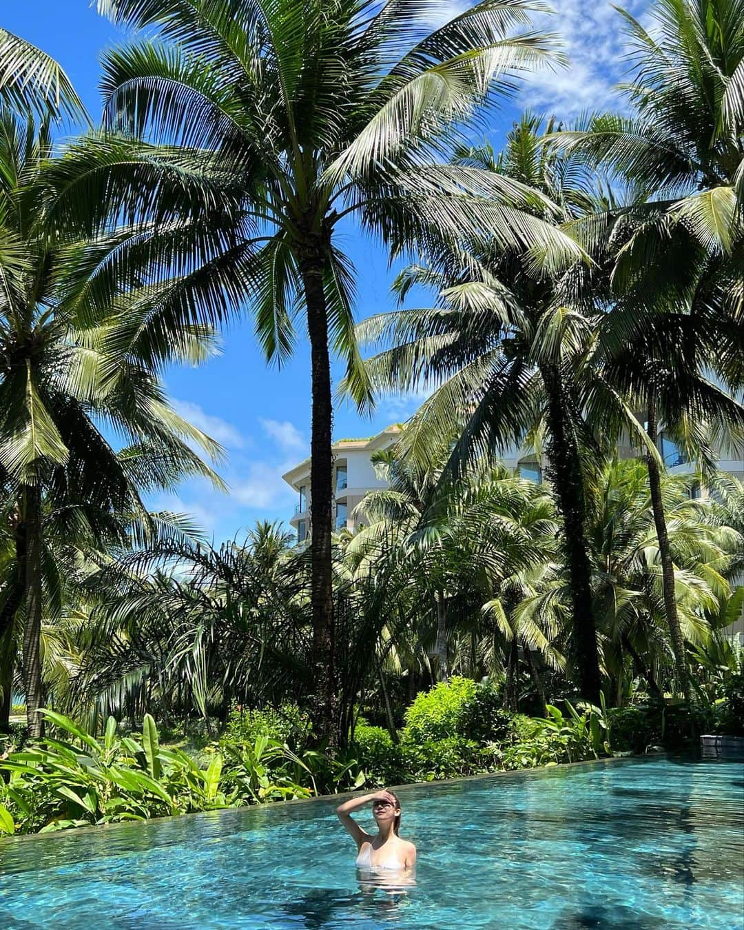 RIKAのインスタグラム：「🌴🧡」