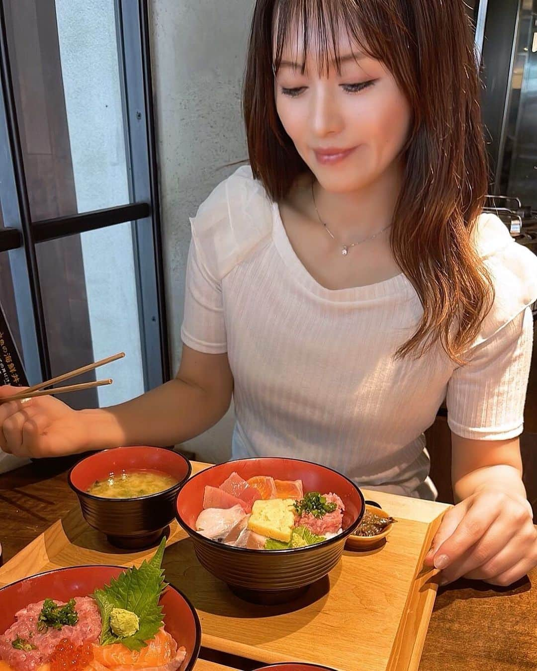 Hoshinokeiのインスタグラム：「今日は海鮮丼♪  1週間お疲れ様でした☺️  いつもいいね ありがとうございます🩵 #今日のランチ#海鮮丼 #アラフォー#アラフォー女子」