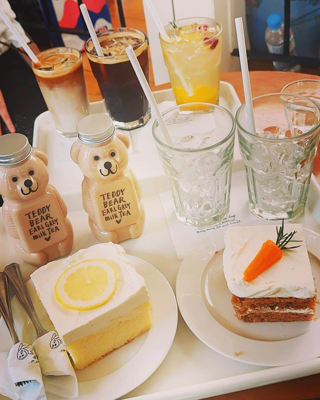 中西悠綺さんのインスタグラム写真 - (中西悠綺Instagram)「可愛いカフェ☕️🇰🇷 キャロットケーキめっちゃ美味しかったよ〜🥕  旅游打卡😉 韓國的咖啡廳很時髦✨ 這家店的胡蘿蔔蛋糕很好吃🍰  #韓国 #ソウル #韓国カフェ #弘大 #弘大カフェ #cafehighwaist #southkorea #seoul」8月25日 21時59分 - nakanishi_yuuki