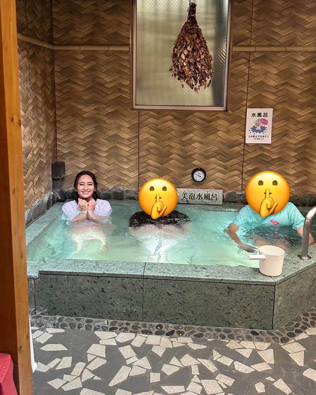 岡田結実さんのインスタグラム写真 - (岡田結実Instagram)「この度、SAUNA BROS.さんのWebサイトで「ゆいしょなサウナを巡り中！」というタイトルで連載をさせていただくことになりました♡  毎回毎回いろんなサウナとご飯を求め、ご紹介します🍉 だいだいだいだいすきなサウナがこうやってお仕事としてみなさんに広められるなんて幸せすぎる〜  是非Webサイトみてみてね🥺💚 撮影後は貸切のサウナみんなで本格的に入ったりする楽しい撮影なの🕺🏼🕺🏼🕺🏼 動画もあったりするからそっちも見てね〜 みんなで正しく健康にサウナしよ☺️」8月25日 22時14分 - okada_yui_official