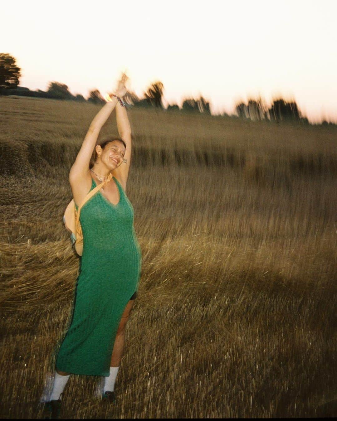 ナオミ・シマダのインスタグラム：「got to have a super generative and nourishing conversation about tenderness, what it means to me and how I use it as a compass and a guide for life for @vivivigliar beautiful newsletter @poeticantidotes. her accompanying words are just wonderful and you can find it in its entirety in my stories 🌱💕🫧」