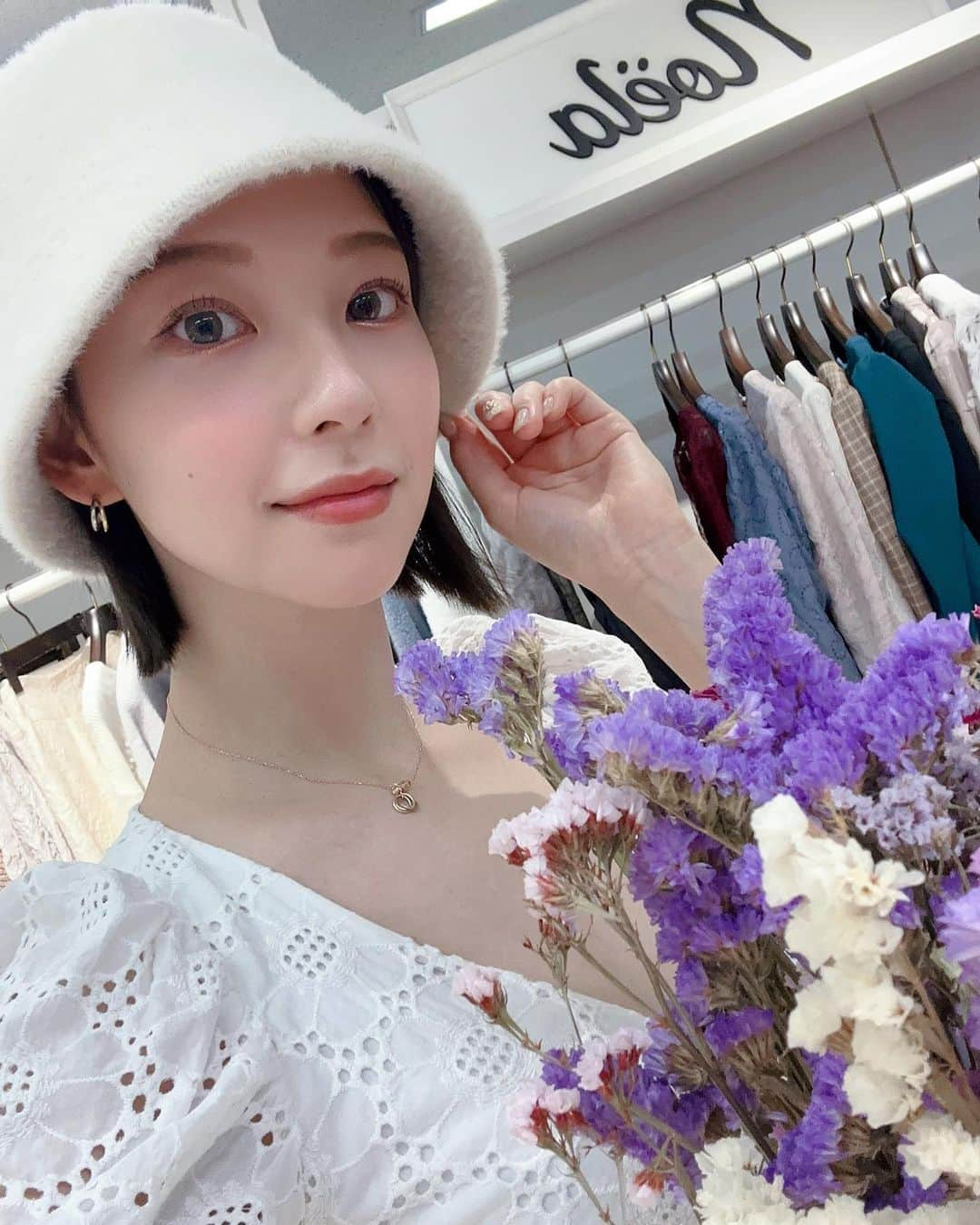 岡田ゆり子さんのインスタグラム写真 - (岡田ゆり子Instagram)「💐💐💐  @noela_official  展示会にお邪魔しました💗 ブラックのコートとふわふわのハットをオーダー🥰 届くのたのしみだなぁっ  #noela #autumn #winner #2023 #バケットハット #コート #アウター #秋コーデ #冬コーデ #もこもこ」8月25日 22時10分 - yyy__0520