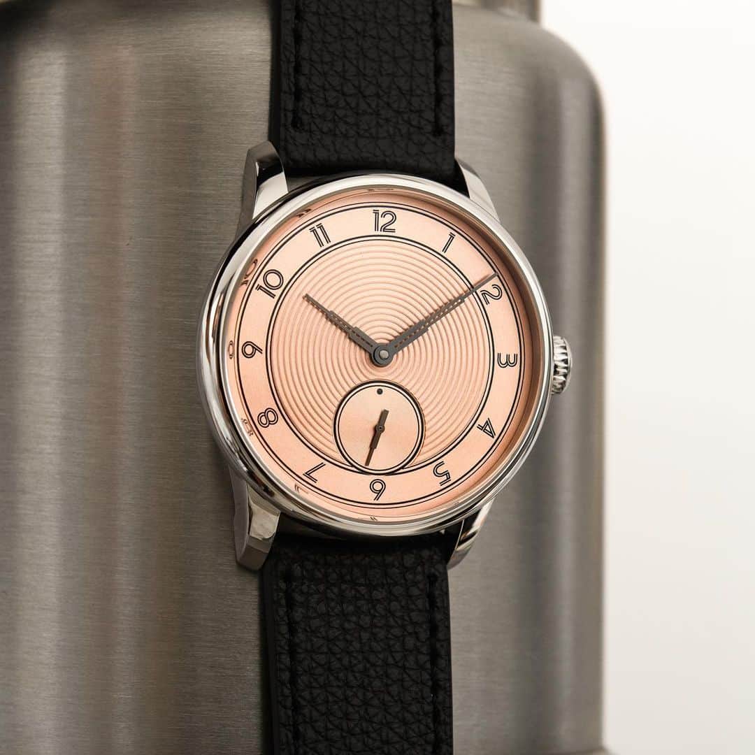 WATCHMANIAのインスタグラム：「Presenting @louiserardofficial X @TheHorophile La Petite Seconde Metropolis, a new New York-inspired Art Deco style revisited in a resolutely contemporary spirit. A limited edition of 178 pieces in three variations (59 of each and one artist's proof).」
