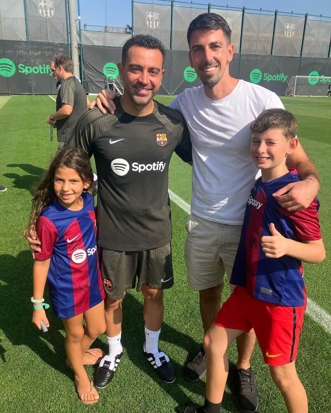 イサーク・クエンカのインスタグラム：「Gracias @fcbarcelona por el buen trato recibido esta mañana #viscaelbarça#recuerdos」