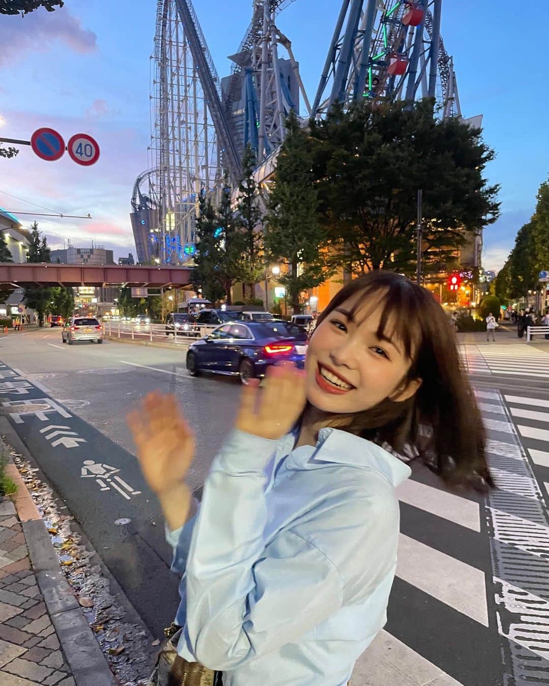 大友樹乃のインスタグラム：「躍動感ー！🍃 すっごいにこにこ笑 お散歩たのしい🌇」