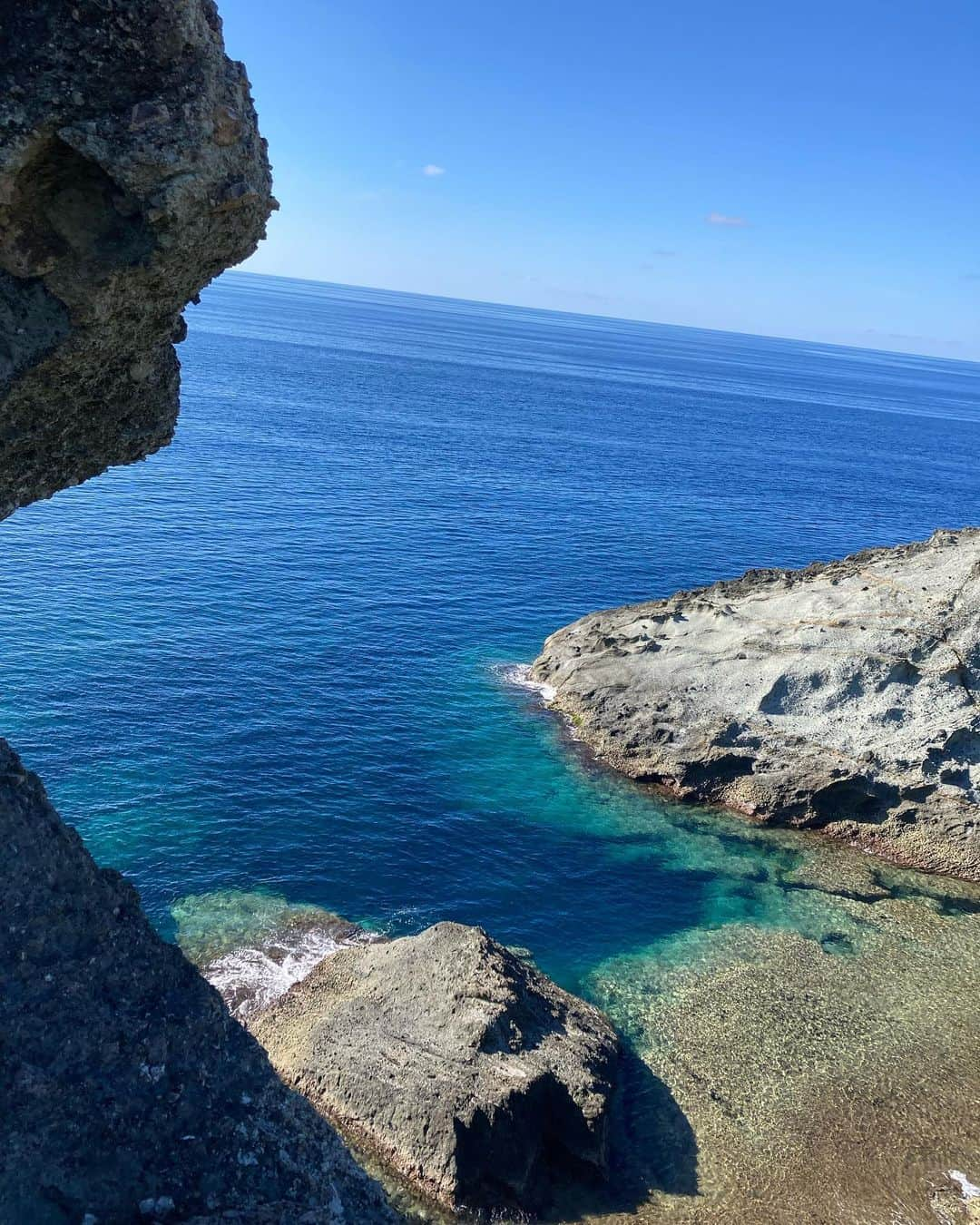 寺島速人のインスタグラム：「御神崎の海めっちゃ青かった！ #石垣島 #ishigaki」