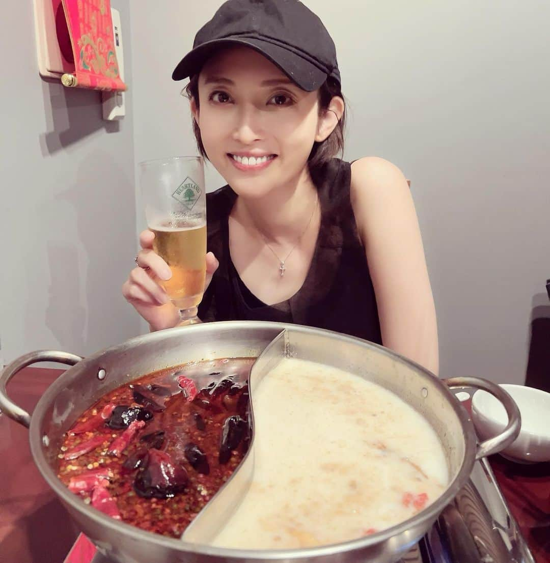 福田ゆみさんのインスタグラム写真 - (福田ゆみInstagram)「稽古休みの今日。 火鍋来ちゃいました😋。 これで、明日からも頑張れる✨ いよいよ、来週本番✨🎵 劇場でお待ちしてます💐💐  大森カンパニープロデュース 更地19 「更地に、イモ欽」 台本提供/ 故林広志 脚本/構成/演出 大森博  【日程】 2023年8月29日(火)∼9月3日(日) チケット↓ https://ticket.corich.jp/apply/261422/007/  #更地 #火鍋  #福田ユミ」8月25日 22時19分 - yumifukuda0511