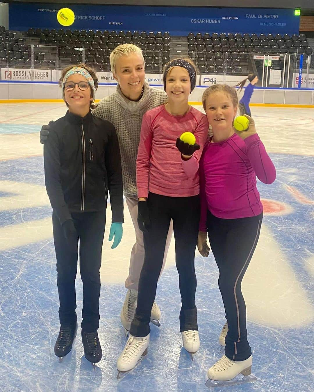 キーラ・コルピのインスタグラム：「Had the best time coaching these wonderful and hardworking skaters in Zug, Switzerland! Thank you, danke, merci ❤️」