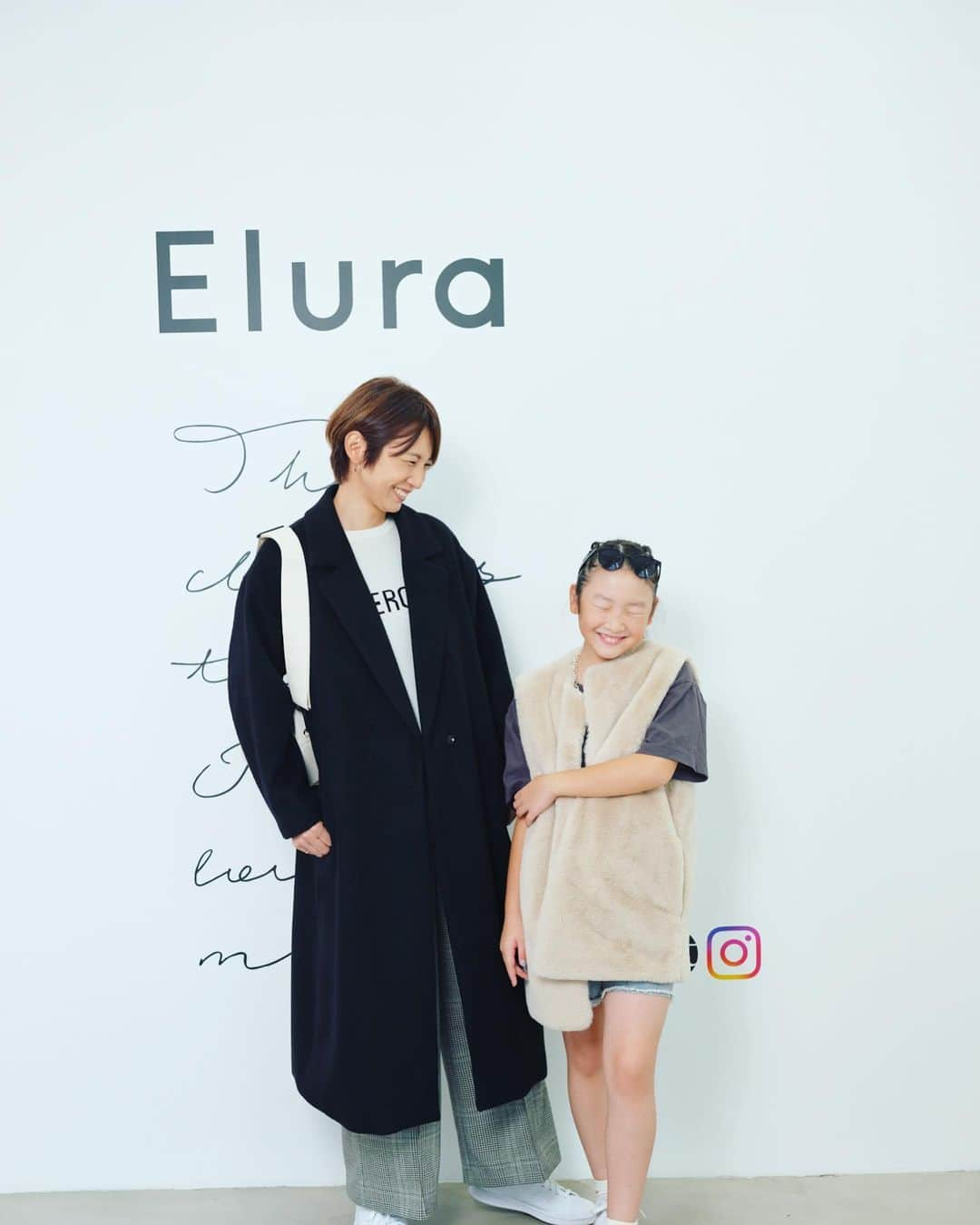 飯田亜希子のインスタグラム：「夏休み中の娘と一緒に @elura_official 2023aw展示会へ  初めて1人で撮ってもらって、ドキドキ💗したね  見ていたママの方がドキドキしちゃった😂  最近は一緒のお洋服も着れる様になってきて嬉しい💕  展示会後はあきちゃんとlunchへ  つづく…☺︎  #elura #エルーラ#2023aw #展示会#大人の悩みに効くコーデ#大人コーデ#大人カジュアル#大人コーデ#娘#小5#親子 #ママ#ママモデル#モデル #mama#mamamodel#model」