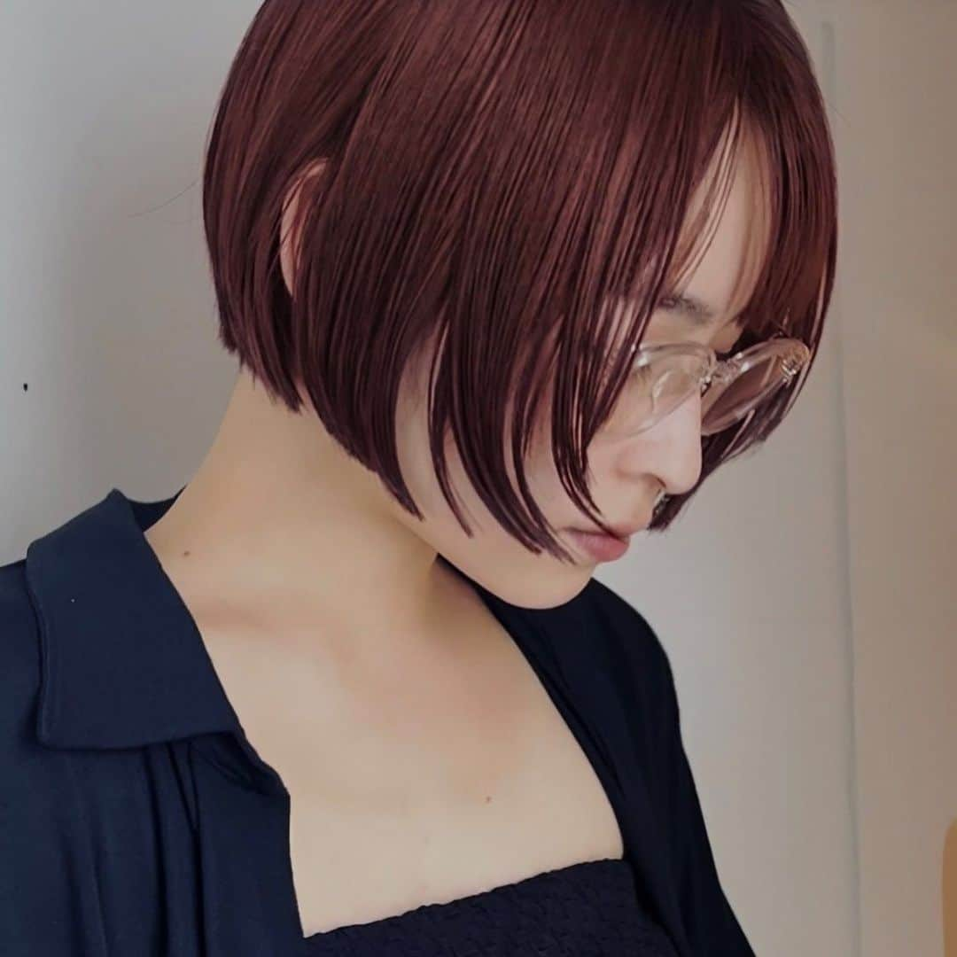 マツオモモコのインスタグラム：「夜はもう少し涼しくなってて、そろそろな気分 . . #autumn #hair #cut #color #秋仕様 #秋color #mood」