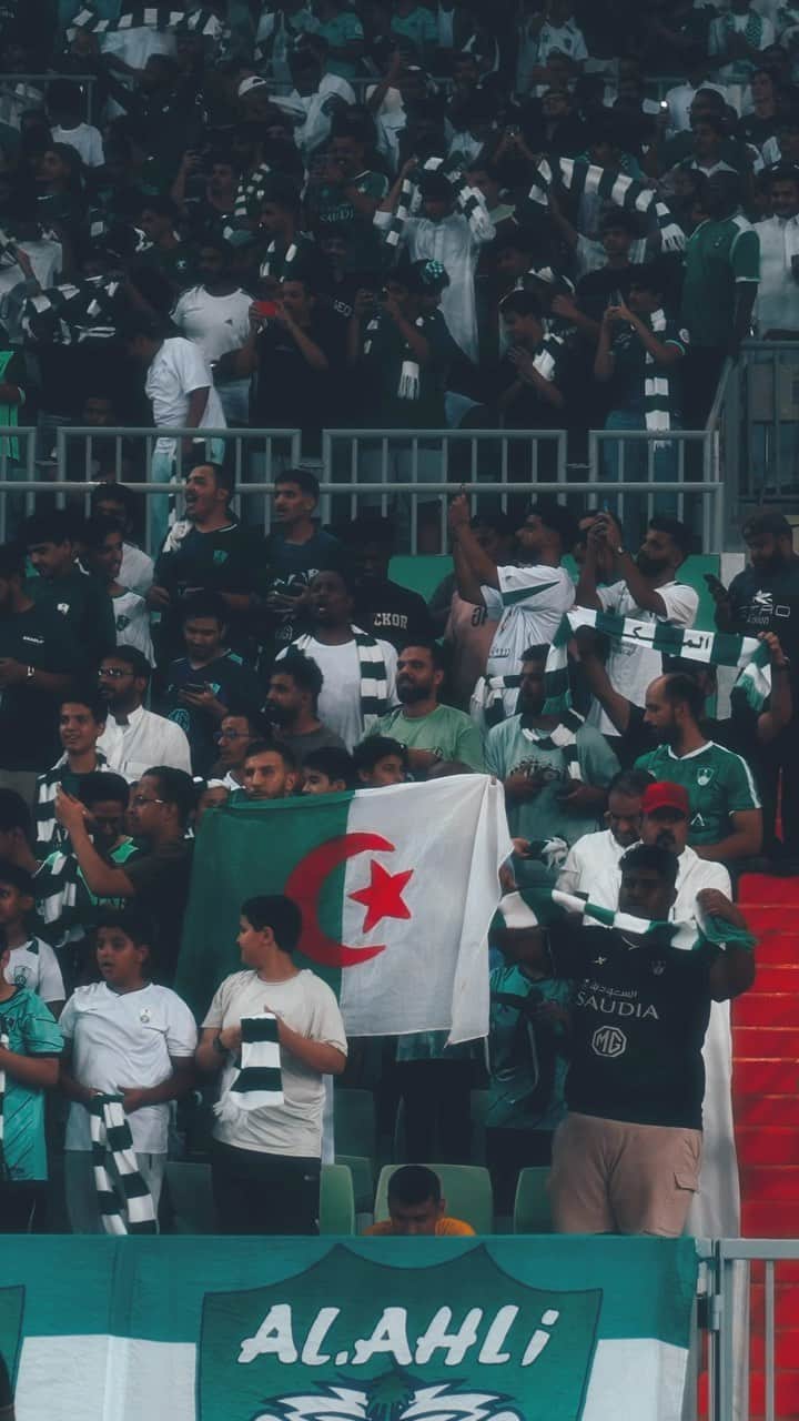 リヤド・マフレズのインスタグラム：「Until the very end 💚 @alahliclub.sa」