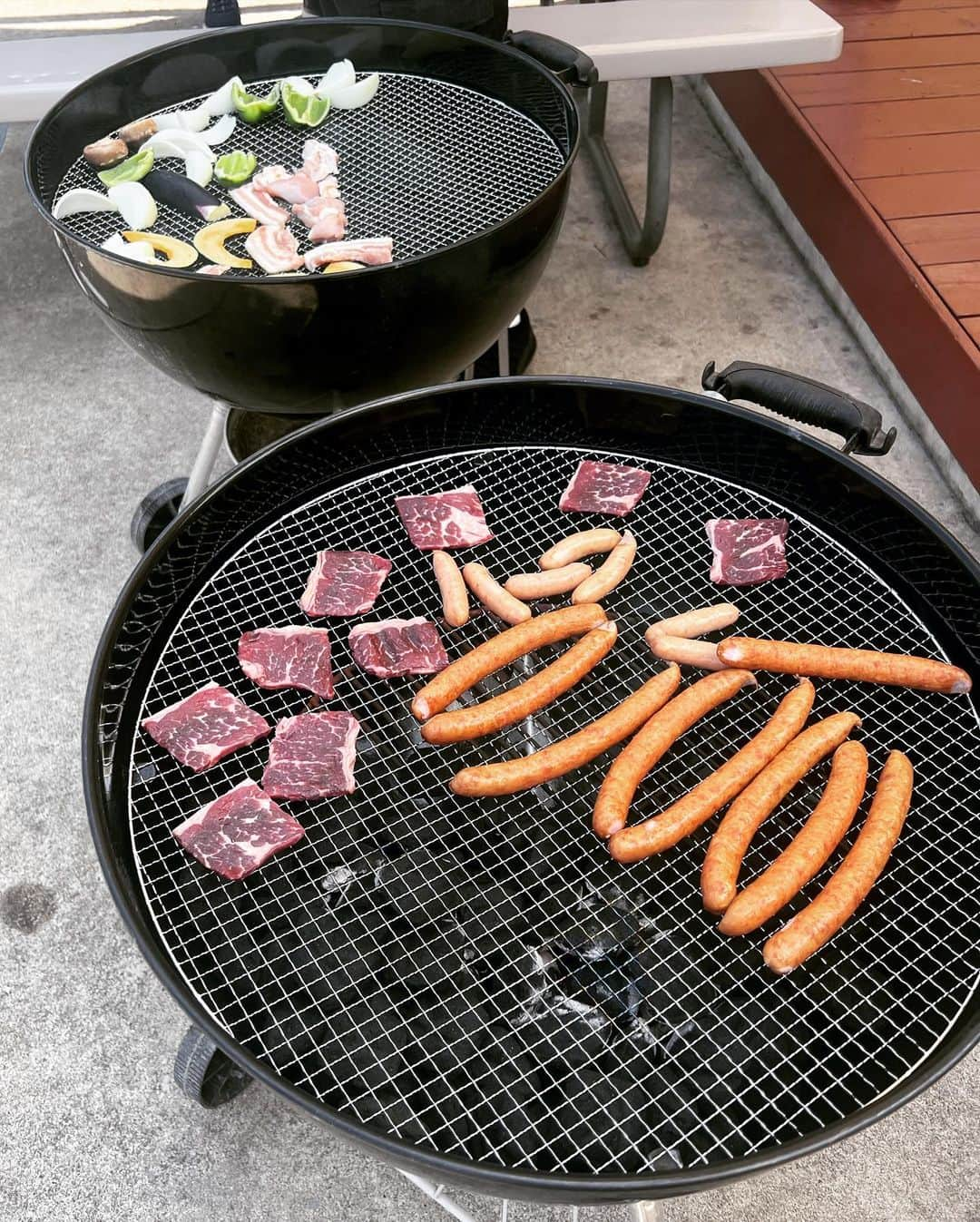 千代田唯さんのインスタグラム写真 - (千代田唯Instagram)「8月千代田カップ⛳️ @smilegolf2018  ご参加くださった方々ありがとうございました🌸  ウェア👗 @munsingwear_jp  ピンクで可愛いくてお気に入り🎀 ただ‥久しぶりに着てみたらぴちぴちでした🥹痩せよう🙌笑  KOSHIGAYA GOLF CLUBで開催しました✨ クラブハウスは可愛くて、写真映えするスポットがたくさん！💕 アップダウンが少なく周りやすかったです☺️暑い夏はカート乗り入れ可のコースは有難いですよね〜✨  そして、お昼はみんなでBBQ🍖楽しかった です🙌 私の味付けは意外にも好評でした！笑 皆様と素敵な夏の思い出ができました〜☺️💕  次回もとても楽しみです✨ 毎月開催できたらいいなと思っていますので、是非ご参加お待ちしております🙌🎀  #千代田カップ #スマイルゴルフ #麦わら帽子#マンシングウェア  #ゴルフウェア#ゴルフ女子#ゴルフコーデ #ゴルフ好きな人と繋がりたい#ゴルフ大好き#ゴルフ女子コーデ#ゴルフスタグラム#スイング動画#夏ゴルフ」8月25日 22時38分 - chiyodayui0920