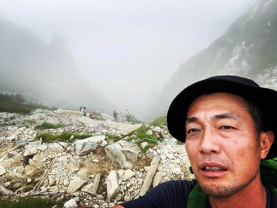 大和一孝のインスタグラム：「スモーキンフェローズ登山編41分ほどあります！さっきアップされました！見てね！  今日から3日連続アップされます  #スモーキンフェローズ #キャンプ #登山 #焚火会 #やまごはん」