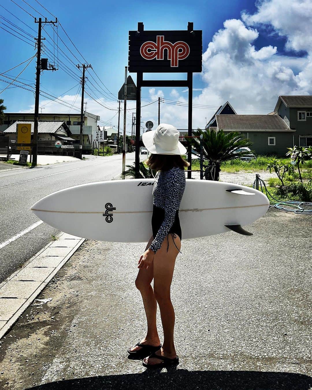 岡部亜紀さんのインスタグラム写真 - (岡部亜紀Instagram)「surf time #チバフォルニア #一宮町 #サーフィン #逆光補正の限界」8月25日 22時58分 - akiokabe