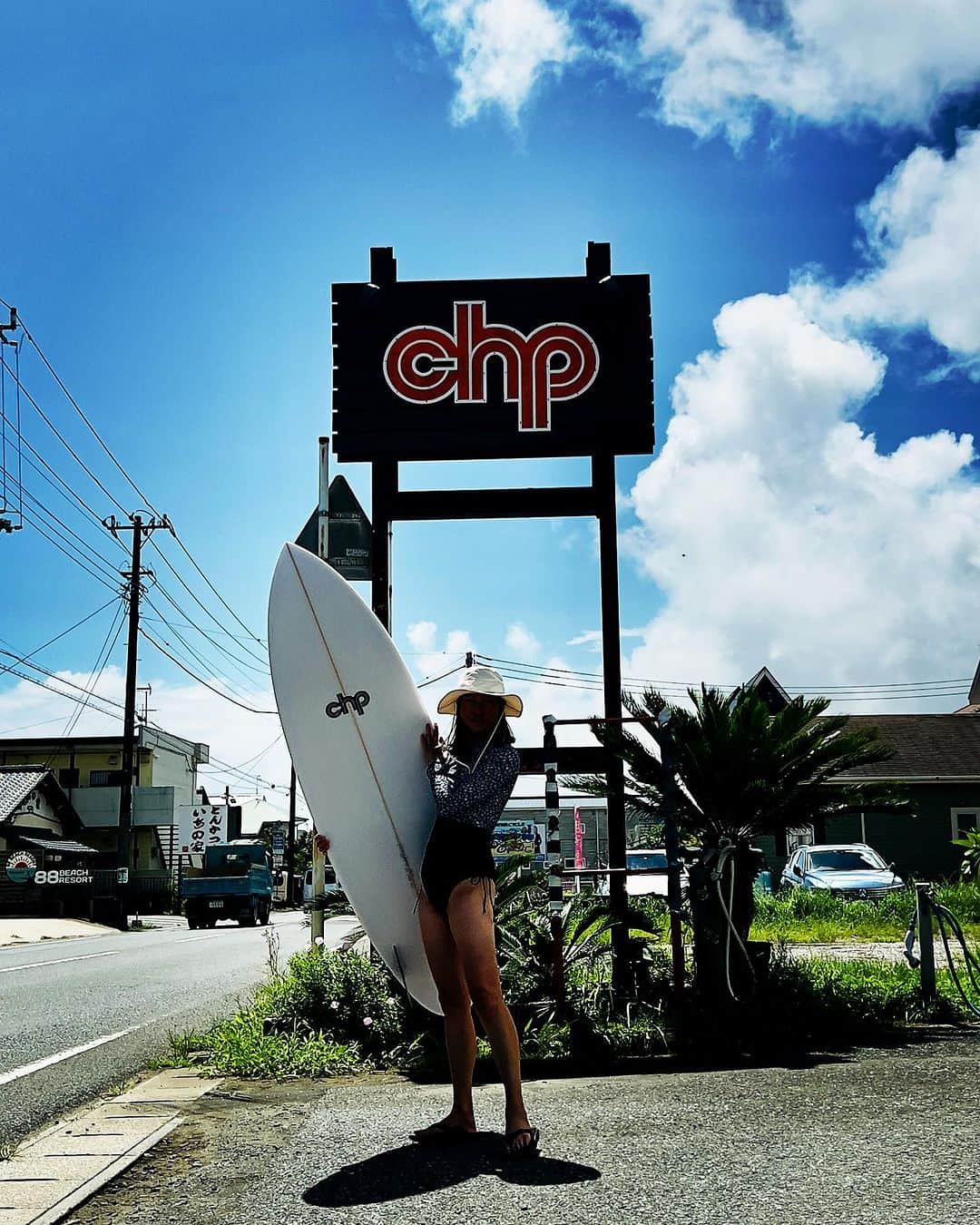 岡部亜紀のインスタグラム：「surf time #チバフォルニア #一宮町 #サーフィン #逆光補正の限界」