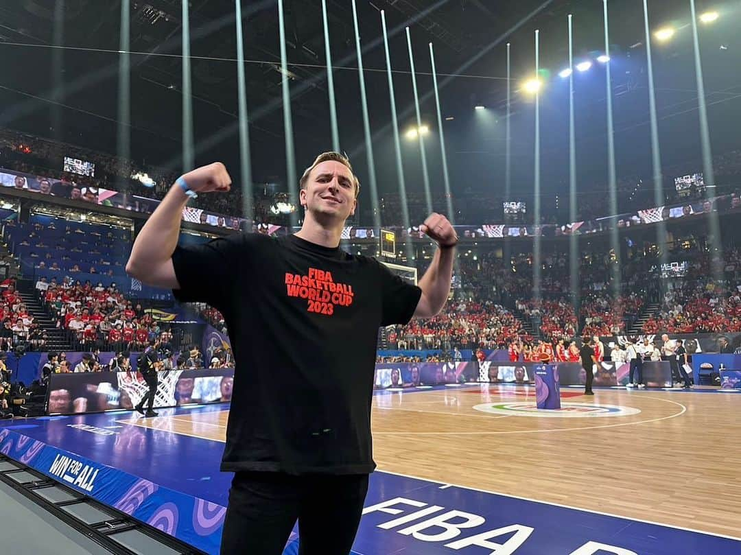 エリマネのインスタグラム：「頑張れニツポン⛹️  #バスケW杯」