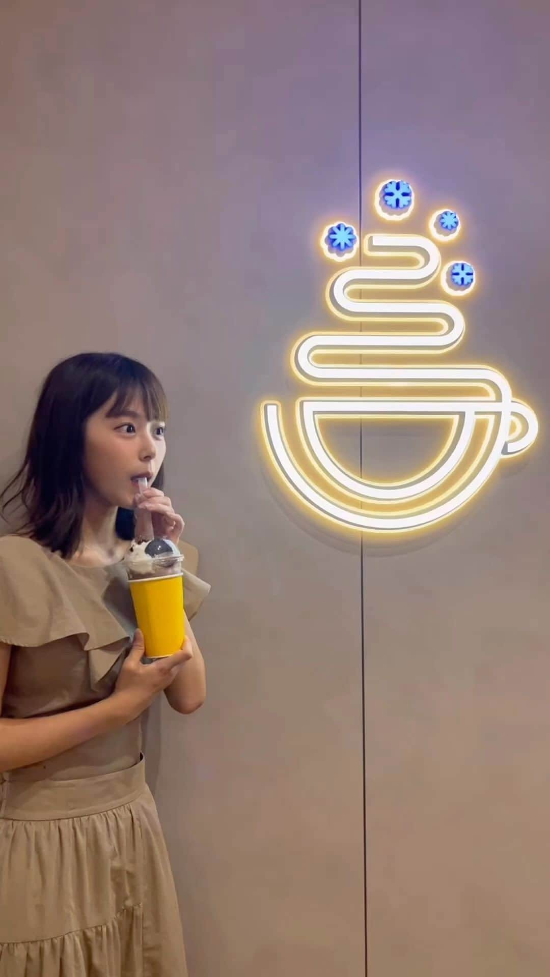 古川杏のインスタグラム：「おいしかった！ 鶴橋行ってきたよー！☕️ CAFEBINGOとlovelymallにいってきたよ！  #鶴橋#鶴橋コリアンタウン#鶴橋グルメ#鶴橋カフェ#鶴橋ランチ#鶴橋商店街#鶴橋食べ歩き#鶴橋コリアタウン#鶴橋カフェ巡り#鶴橋駅#ラブリーモール#大阪鶴橋#コリアンタウン鶴橋#tsuruhashi#桃谷カフェ#韓国スイーツ」