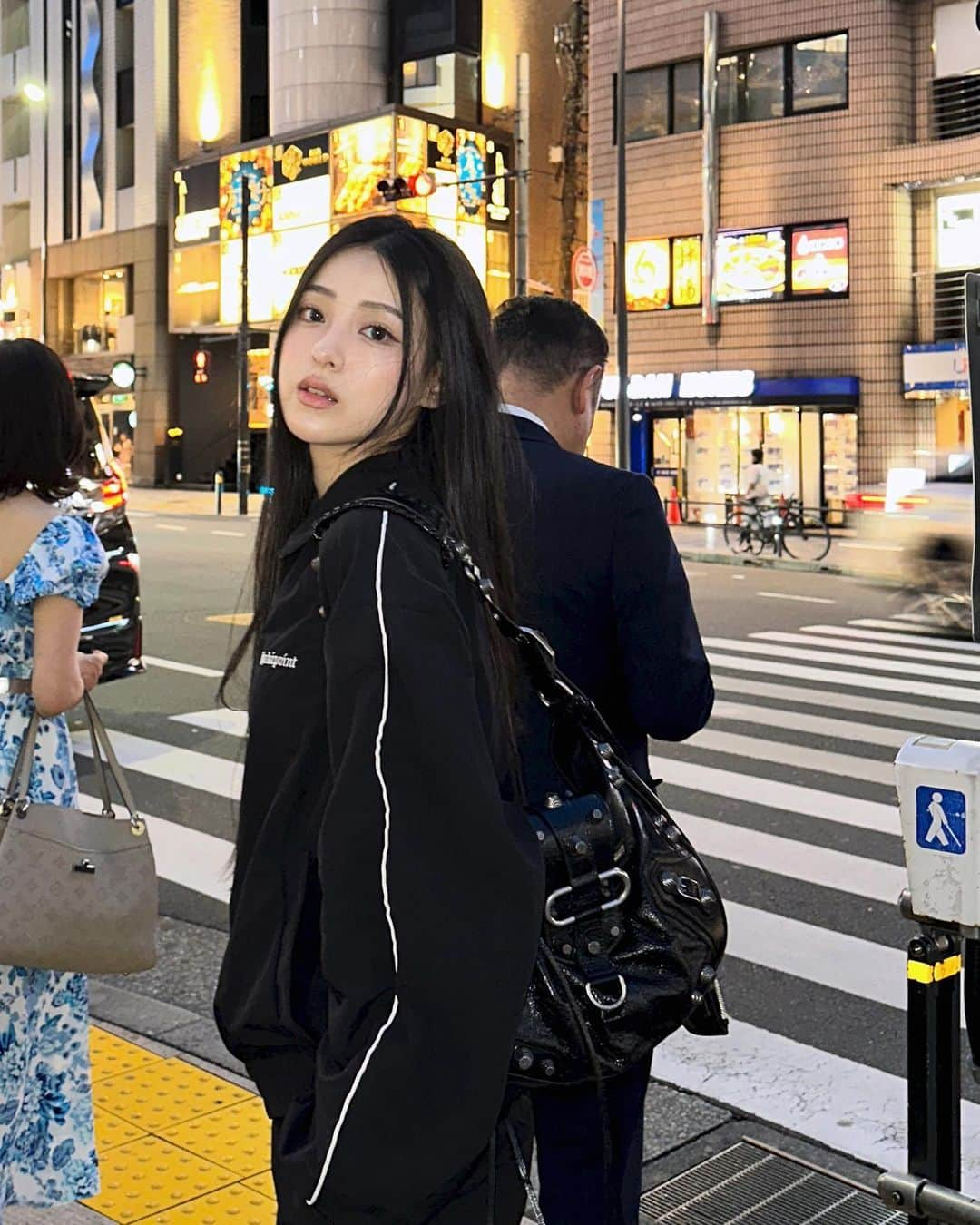 イ・ジスさんのインスタグラム写真 - (イ・ジスInstagram)「Me in Tokyo🗼🖤🚦」8月25日 22時54分 - xxixuuu