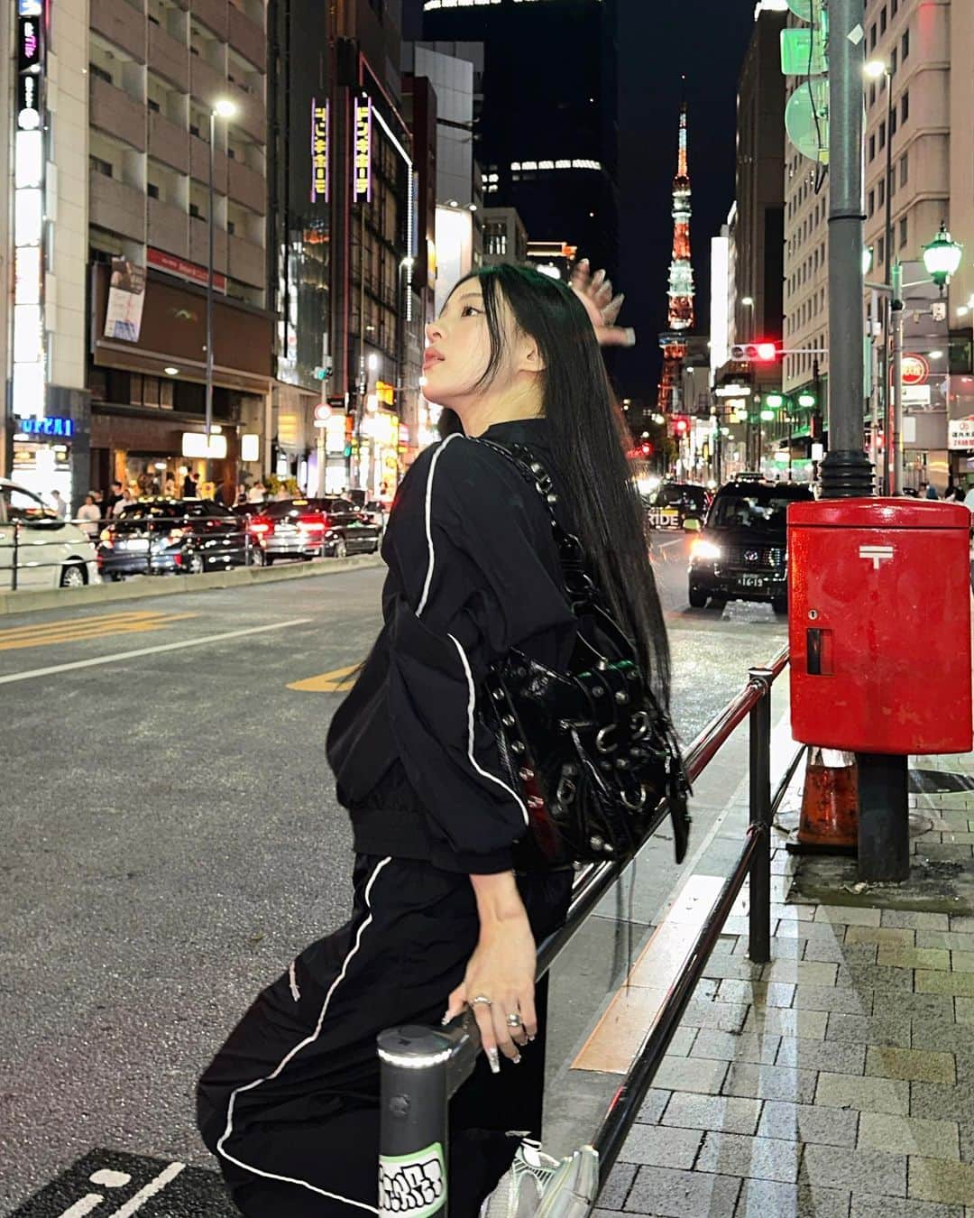 イ・ジスさんのインスタグラム写真 - (イ・ジスInstagram)「Me in Tokyo🗼🖤🚦」8月25日 22時54分 - xxixuuu