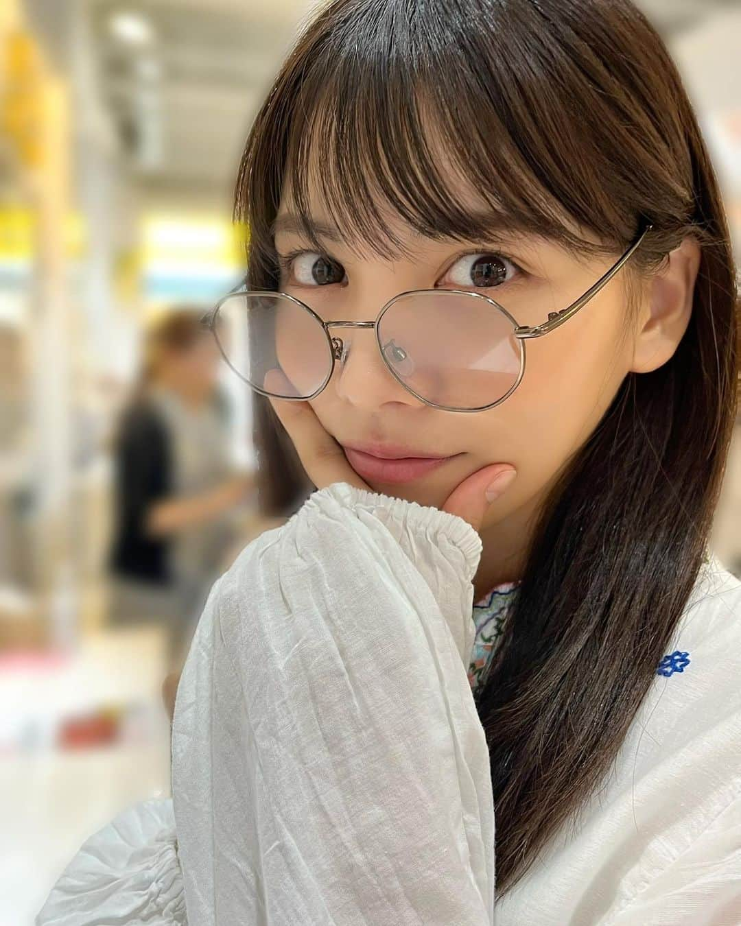 松永有紗さんのインスタグラム写真 - (松永有紗Instagram)「見えます。見えます。🔮  たまには、メガネ松永さんなんてどうですか☺️❓ｼｬｷｰｰﾝｯ｡」8月25日 22時57分 - arisa_matunaga