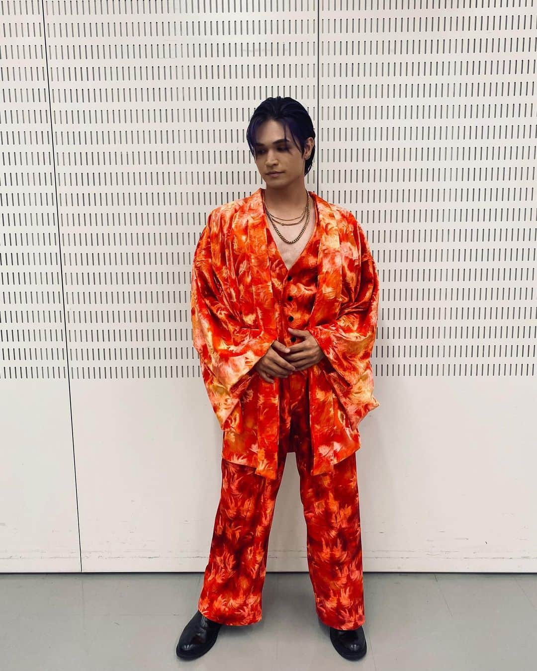 与那嶺瑠唯のインスタグラム：「・ Ⓜ️USIC STATION！！！！ ありがとうございました✨🙏 日本魂にこだまするよう心がけ パフォーマンスさせて頂きました🪘🏮 ・ 엠스테!!!!!  넘 즐거웠어요😆 이 의상은 완전 예쁘죠?🫶 저 너무 조아아아👍 ・ #MUSICSTATION #Mステ #SummerRiot #サマライ #LDH_JAPAN #THE_RAMPAGE #与那嶺瑠唯 #루이 #RUI #ヨナミー」