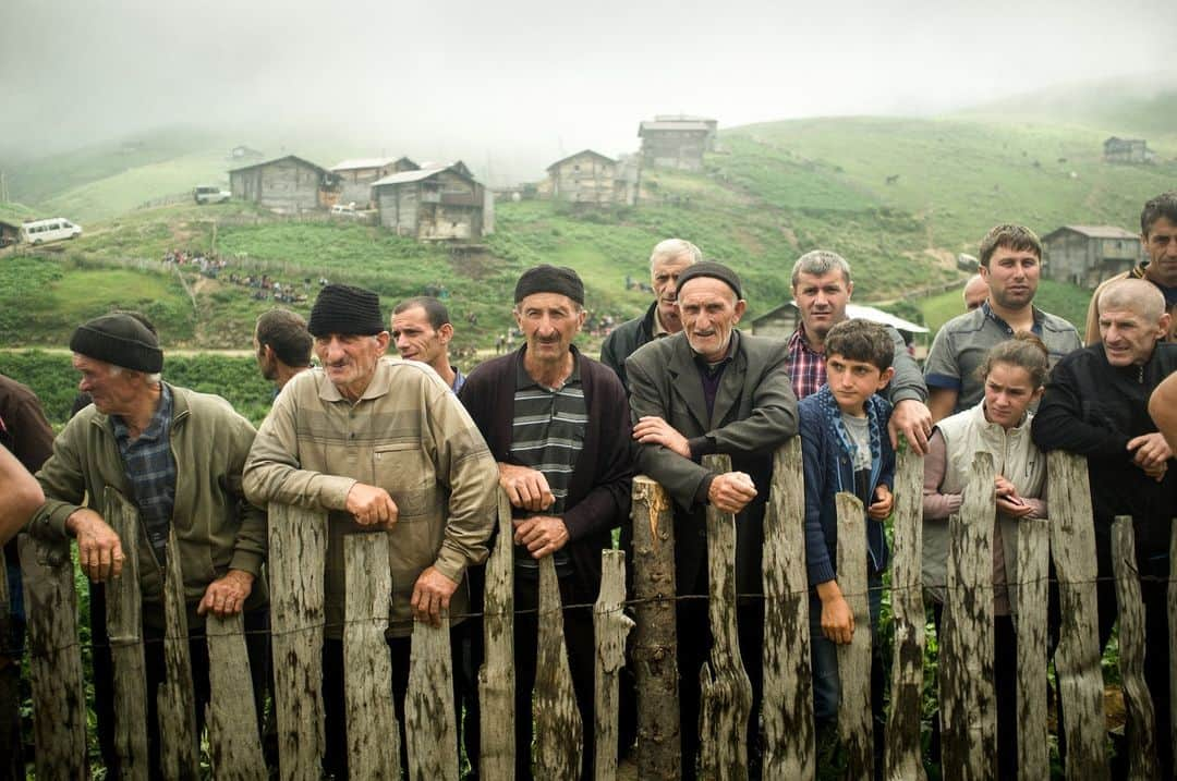 ライカさんのインスタグラム写真 - (ライカInstagram)「Leica Oskar Barnack Award 2023 | Shortlist candidate  The Final Days of Georgian Nomads The Georgian photographer has been observing and exploring the village communities of Adjara, one of the outstanding mountainous regions of Georgia. Old traditions and nomadic lifestyles are still alive there, but the difficult social and economical conditions are bringing increasing changes to the area. People are moving away; whole villages lie abandoned; and ancient traditions are gradually disappearing.  📷: Natela Grigalashvili (@natela_grigalashvili) #LeicaCamera #Leica #🔴📷 #LOBA2023」8月25日 23時00分 - leica_camera