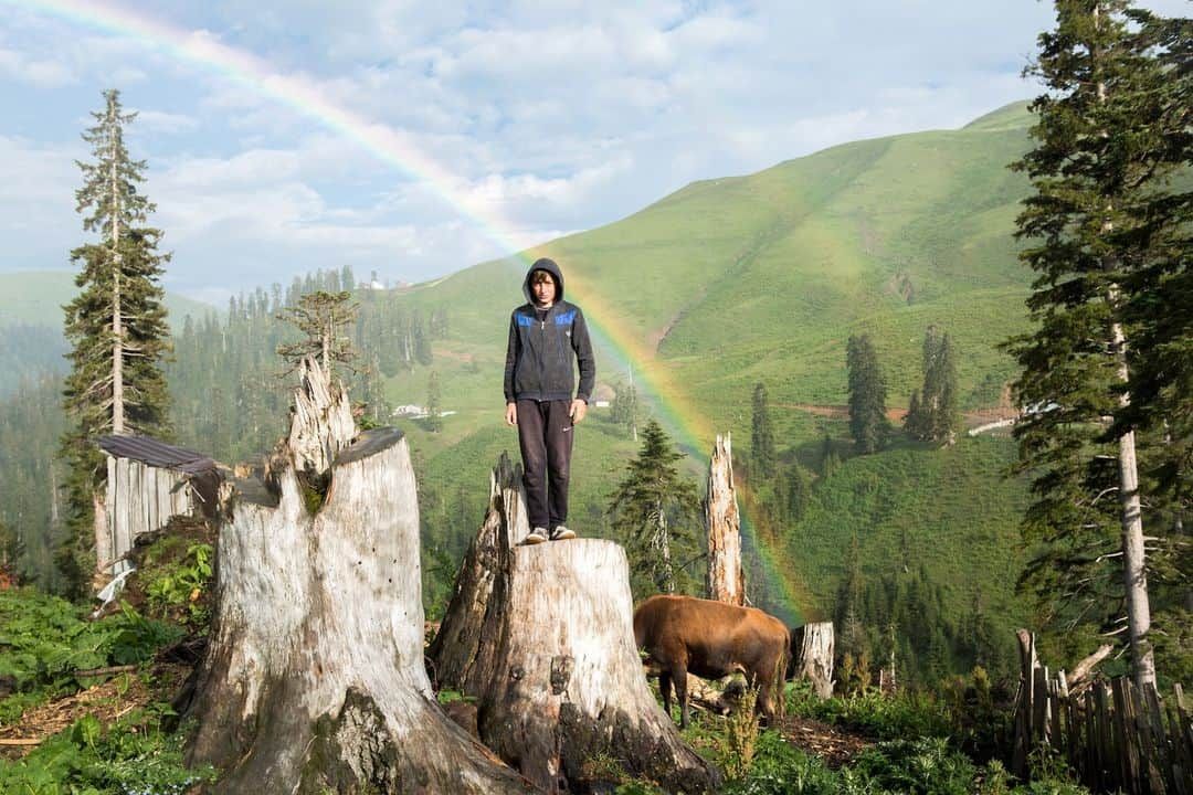 ライカさんのインスタグラム写真 - (ライカInstagram)「Leica Oskar Barnack Award 2023 | Shortlist candidate  The Final Days of Georgian Nomads The Georgian photographer has been observing and exploring the village communities of Adjara, one of the outstanding mountainous regions of Georgia. Old traditions and nomadic lifestyles are still alive there, but the difficult social and economical conditions are bringing increasing changes to the area. People are moving away; whole villages lie abandoned; and ancient traditions are gradually disappearing.  📷: Natela Grigalashvili (@natela_grigalashvili) #LeicaCamera #Leica #🔴📷 #LOBA2023」8月25日 23時00分 - leica_camera