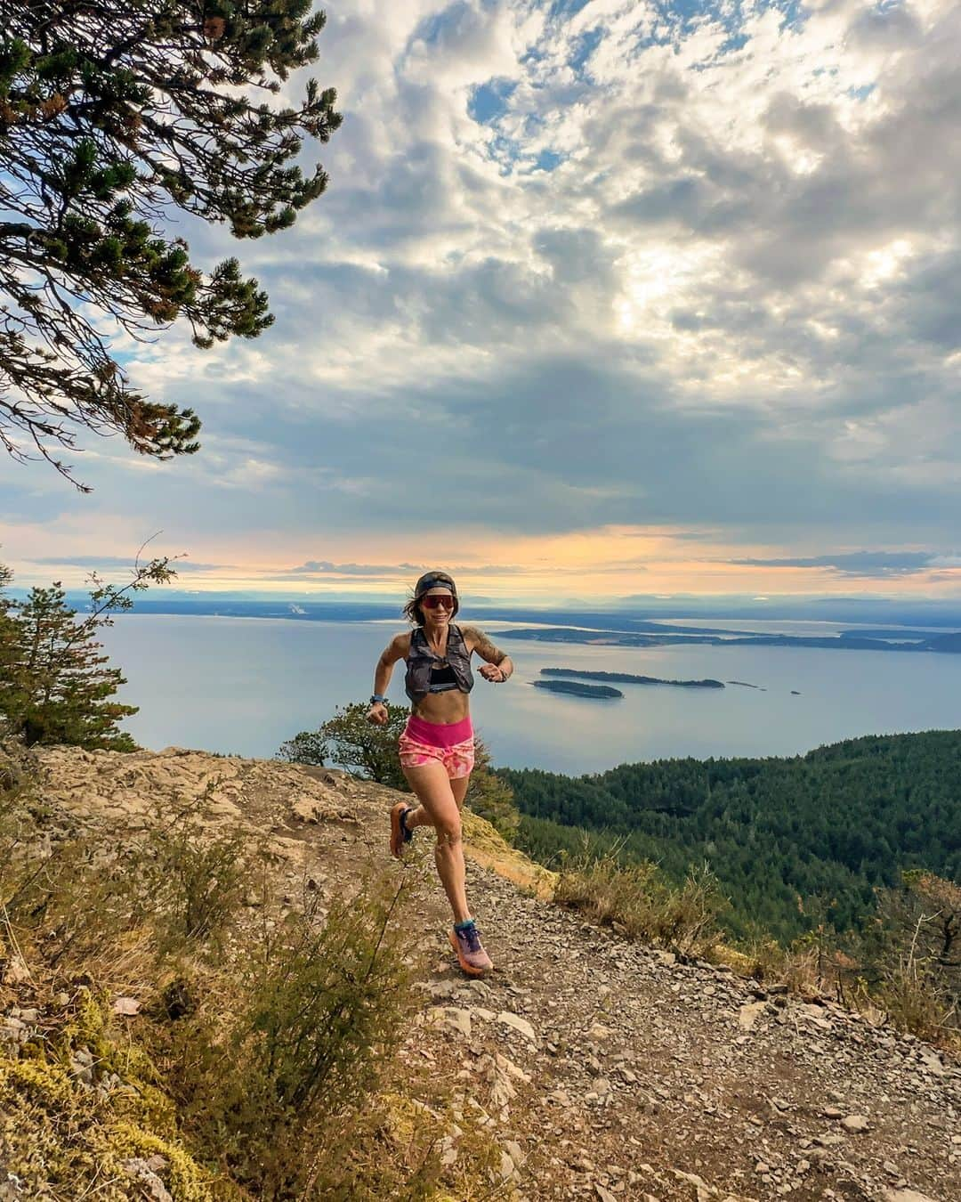 Smithさんのインスタグラム写真 - (SmithInstagram)「With breathtaking views like these, who says running can't be fun? #pursueyourthrill」8月25日 23時01分 - smithoptics