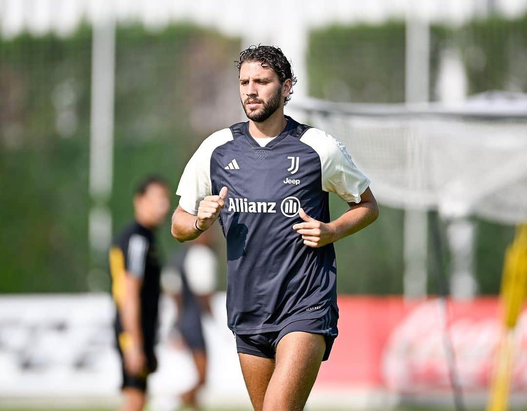 マヌエル・ロカテッリのインスタグラム：「👍⚽️」