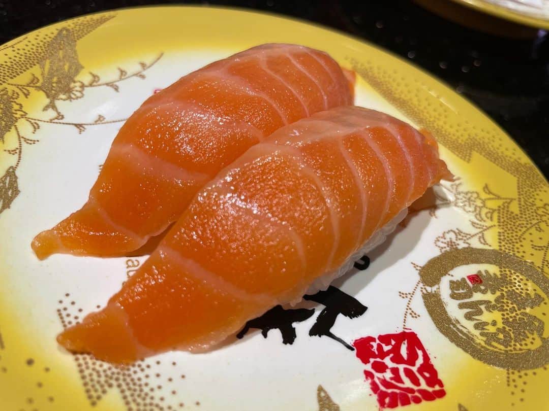 高井佳佑（ガーリィレコード）のインスタグラム：「上野のパルコにまいもん寿司あるの知らなかった！！！ 最高に旨い！！！！ #金沢まいもん寿司 #悪魔的 #石川いきてぇ」