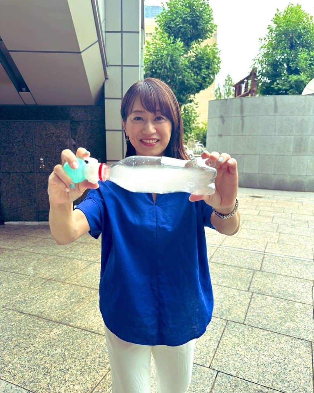 大隅智子さんのインスタグラム写真 - (大隅智子Instagram)「今週の中継では、夏休みの自由研究の一つになる、ペットボトルを使った雲作りを実演しました。 作るのが楽しいのが魅力です！」8月25日 23時12分 - tomokotenki